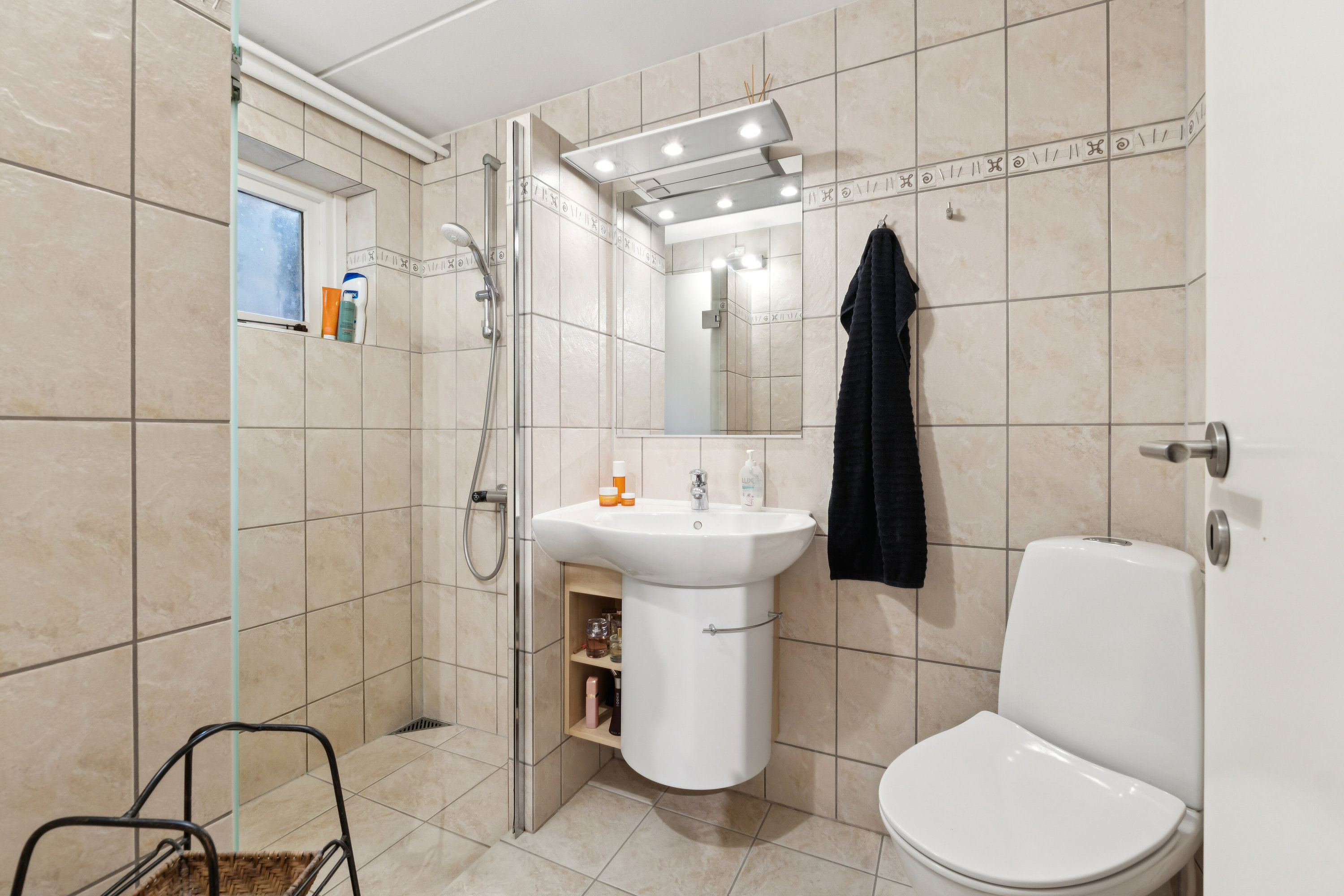 Fremhævet badeværelse billede i fuldskærmstilstand. Billede af Egevej 37, 7470 Karup J