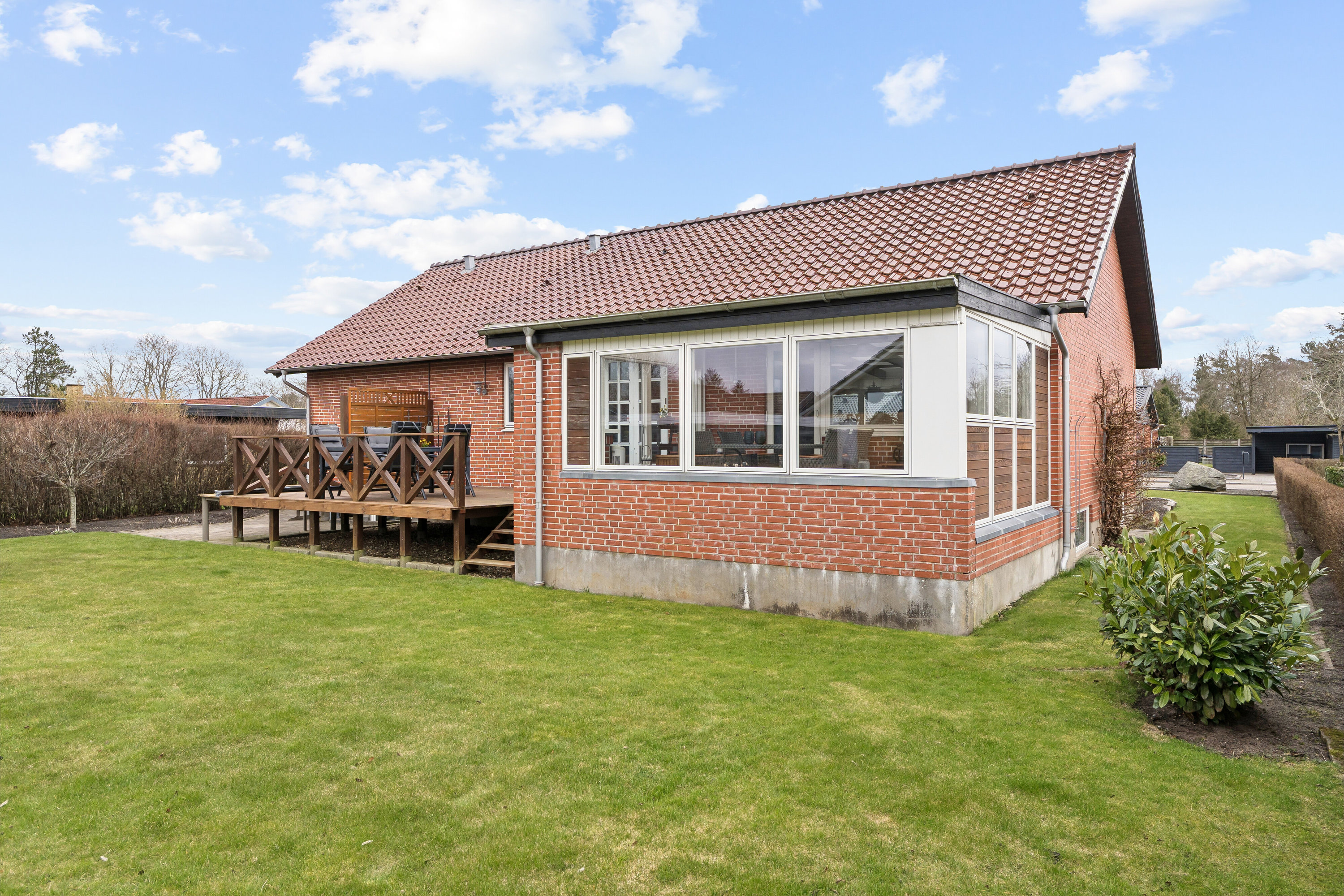 Fremhævet set fra haven billede i fuldskærmstilstand. Billede af Egevej 37, 7470 Karup J