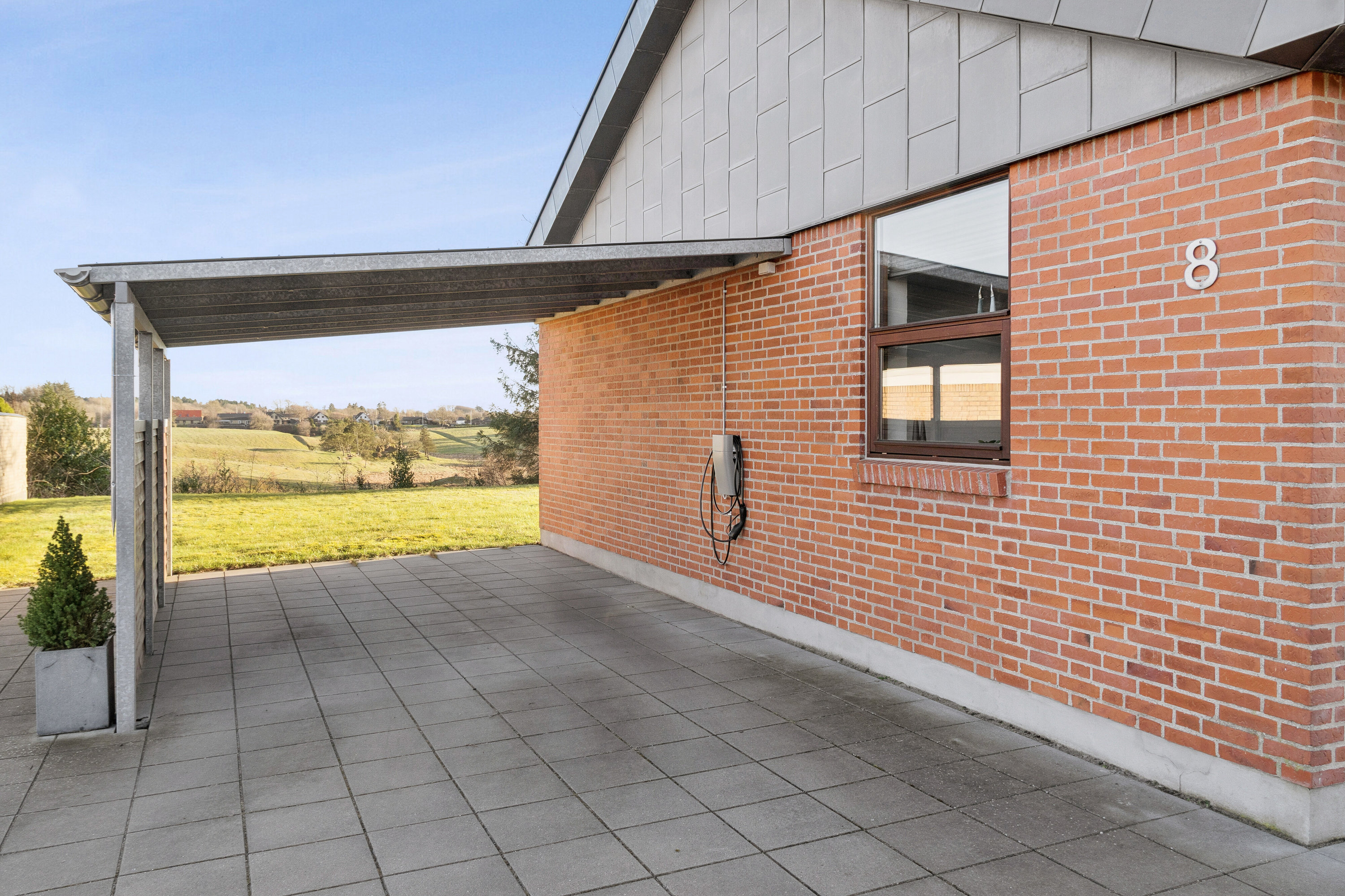 Fremhævet set fra haven billede i fuldskærmstilstand. Billede af Fuglekongevej 8, 9800 Hjørring