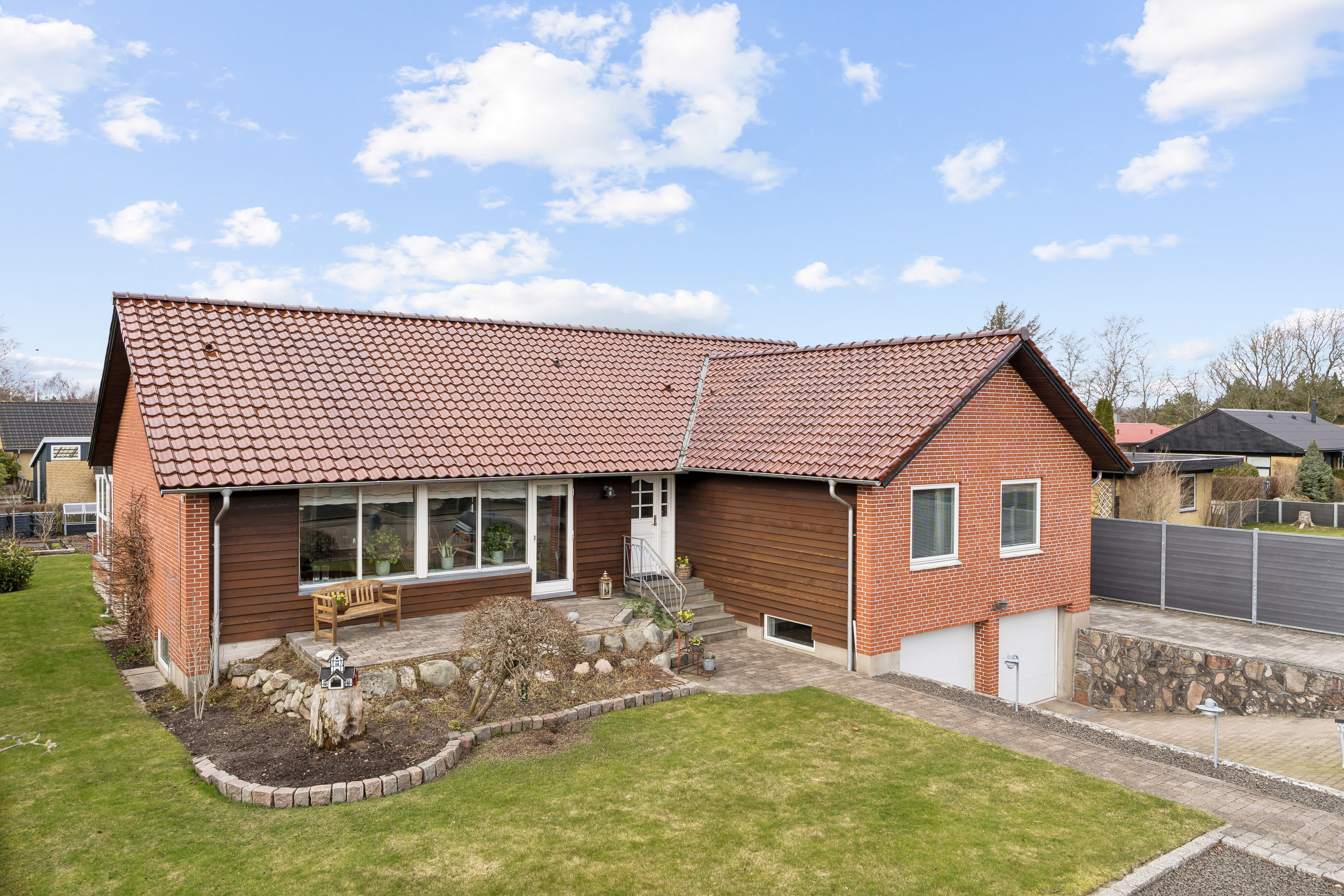 Fremhævet set fra haven billede i fuldskærmstilstand. Billede af Egevej 37, 7470 Karup J