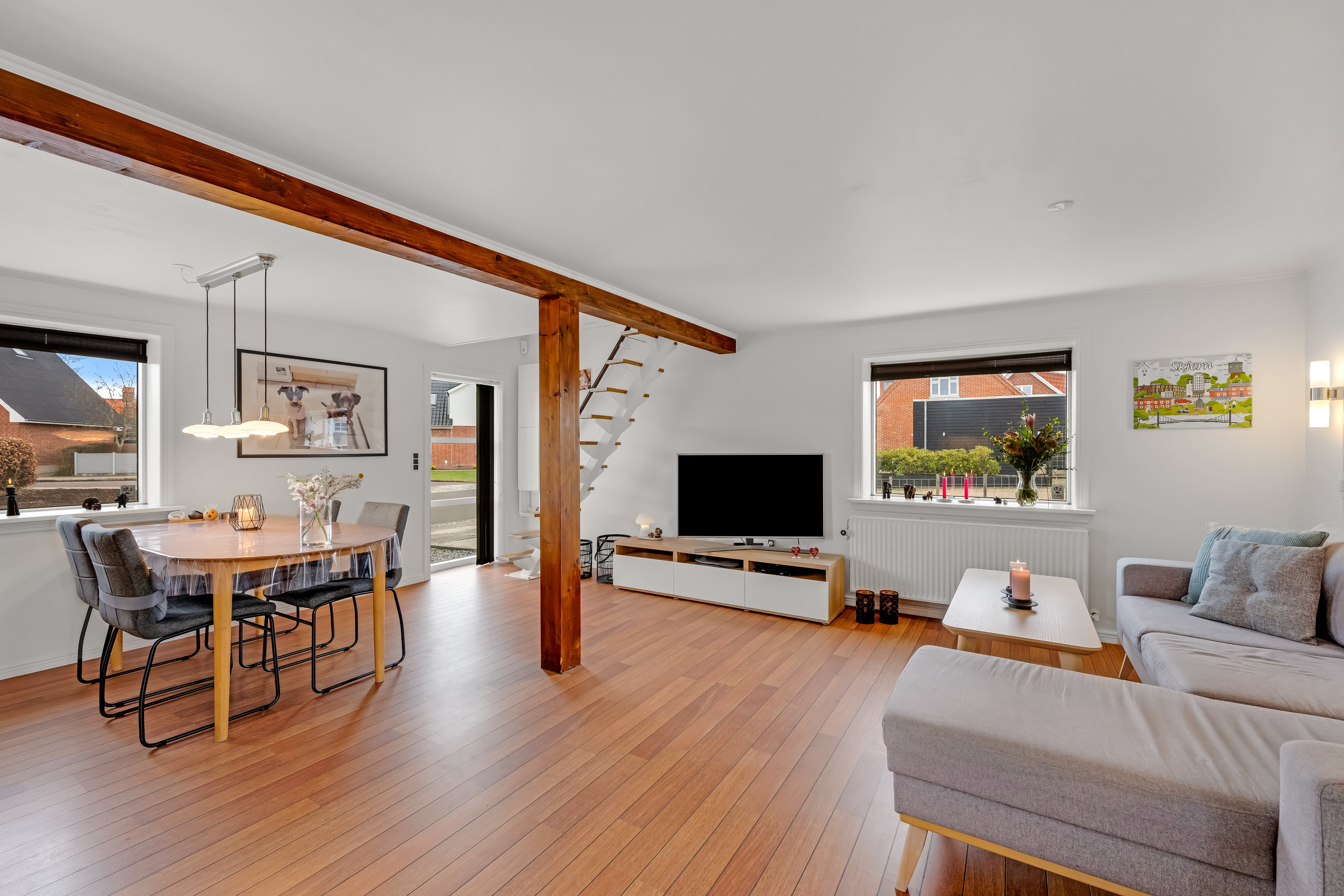 Fremhævet stue billede i fuldskærmstilstand. Billede af Kongevej 36, 6900 Skjern