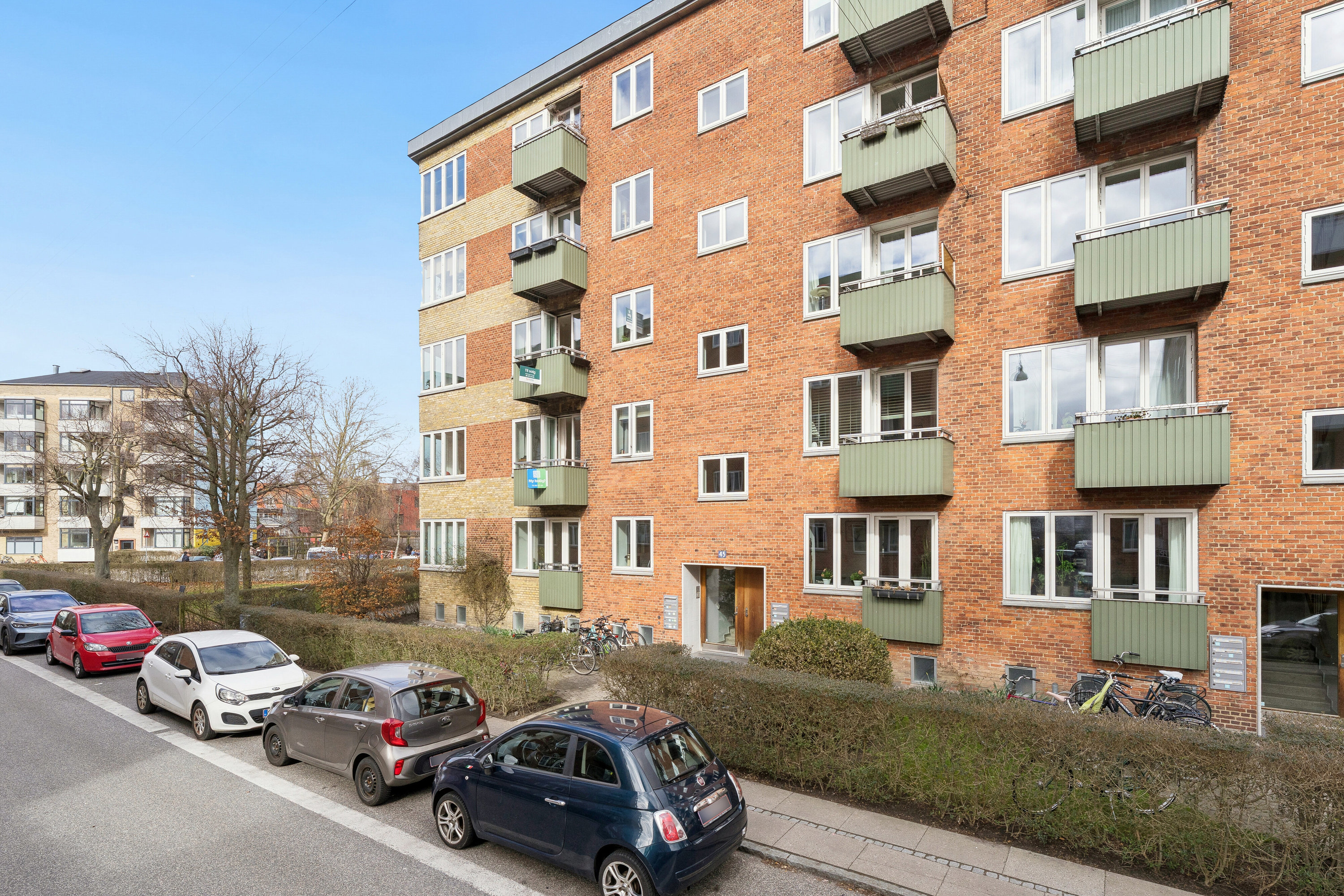 Fremhævet udendørs billede i fuldskærmstilstand. Billede af Ålandsgade 45, 1. tv., 2300 København S