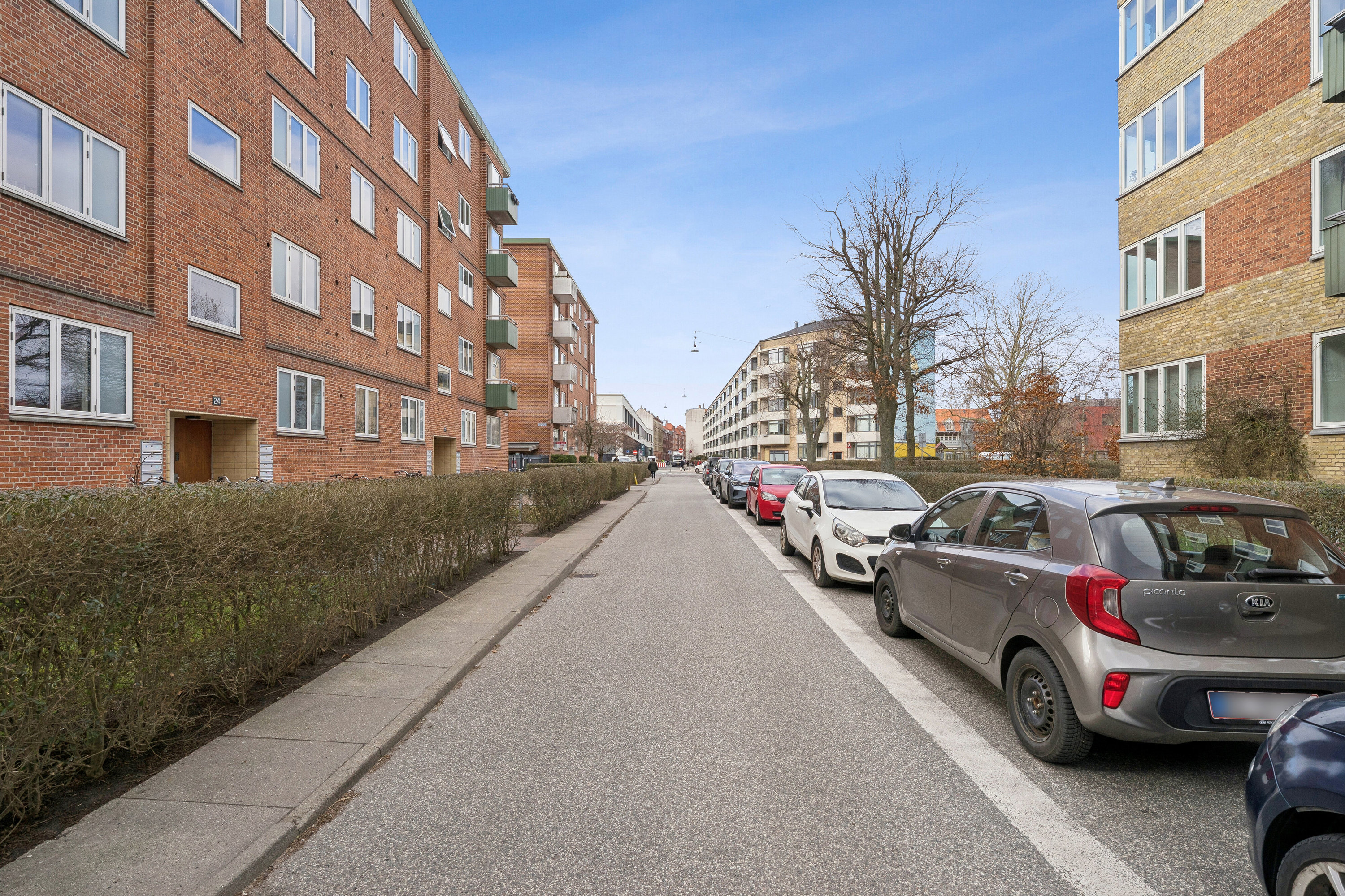 Fremhævet set fra haven billede i fuldskærmstilstand. Billede af Ålandsgade 45, 1. tv., 2300 København S