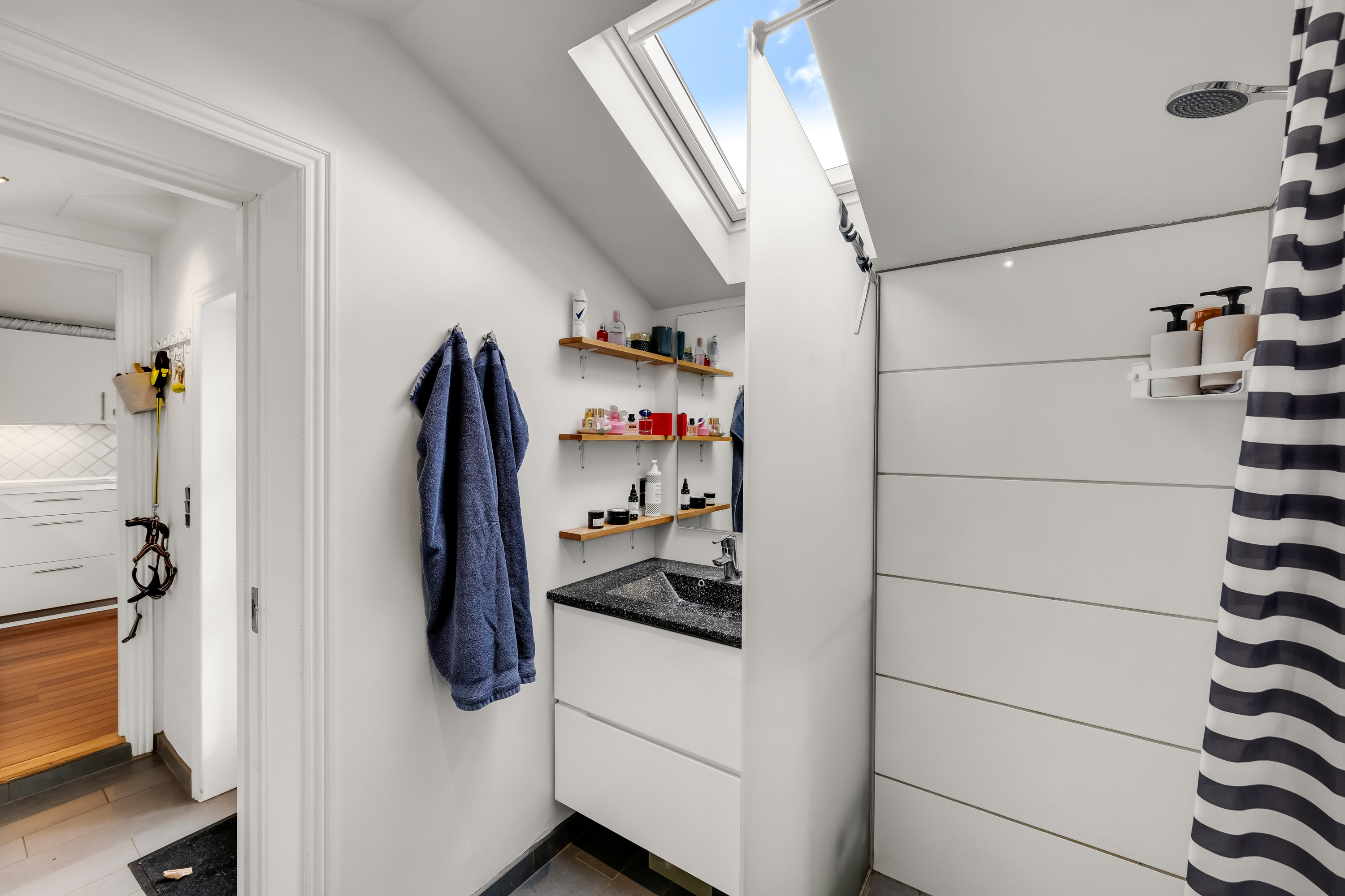 Fremhævet badeværelse billede i fuldskærmstilstand. Billede af Kongevej 36, 6900 Skjern