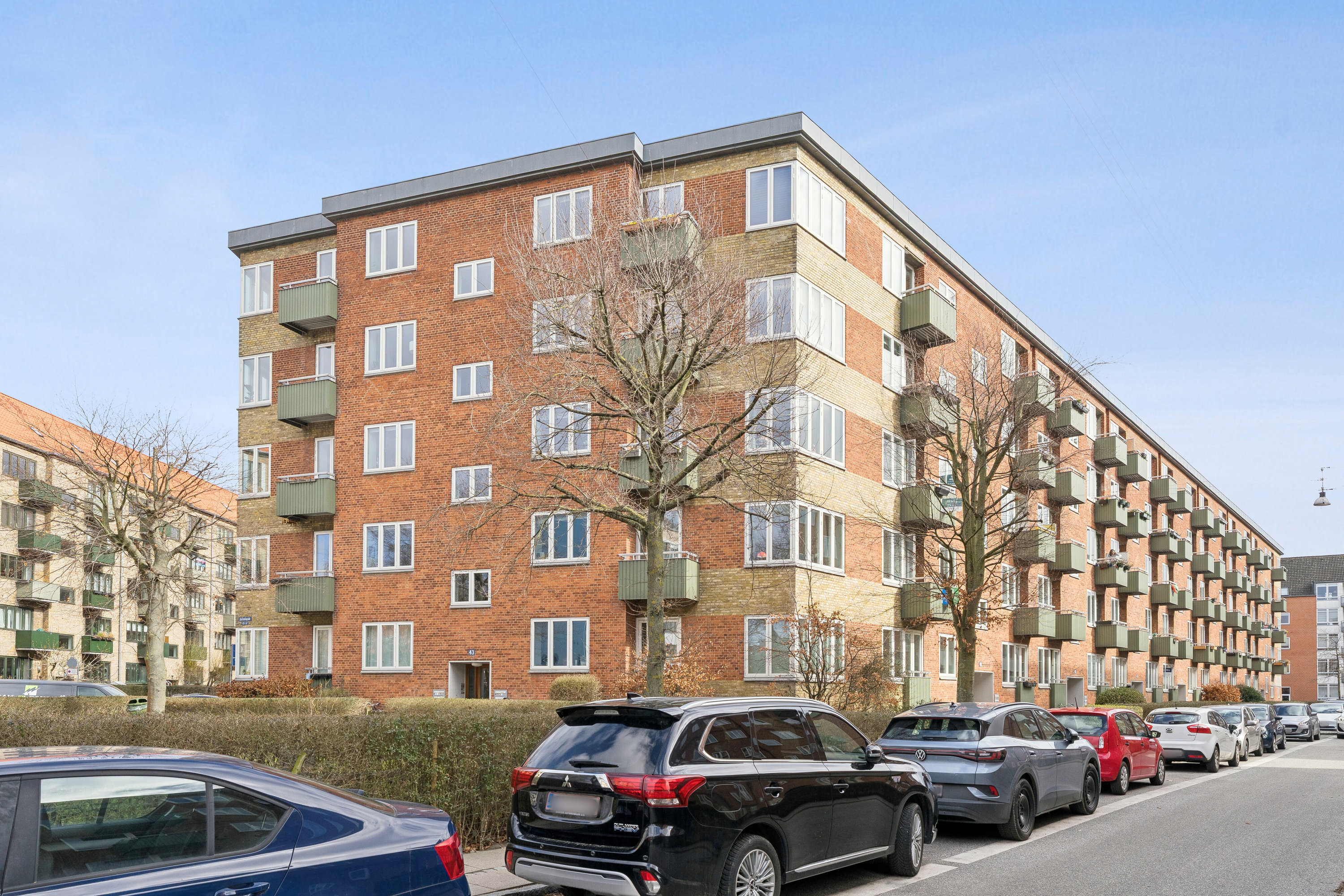 Fremhævet set fra vejen billede i fuldskærmstilstand. Billede af Ålandsgade 45, 1. tv., 2300 København S