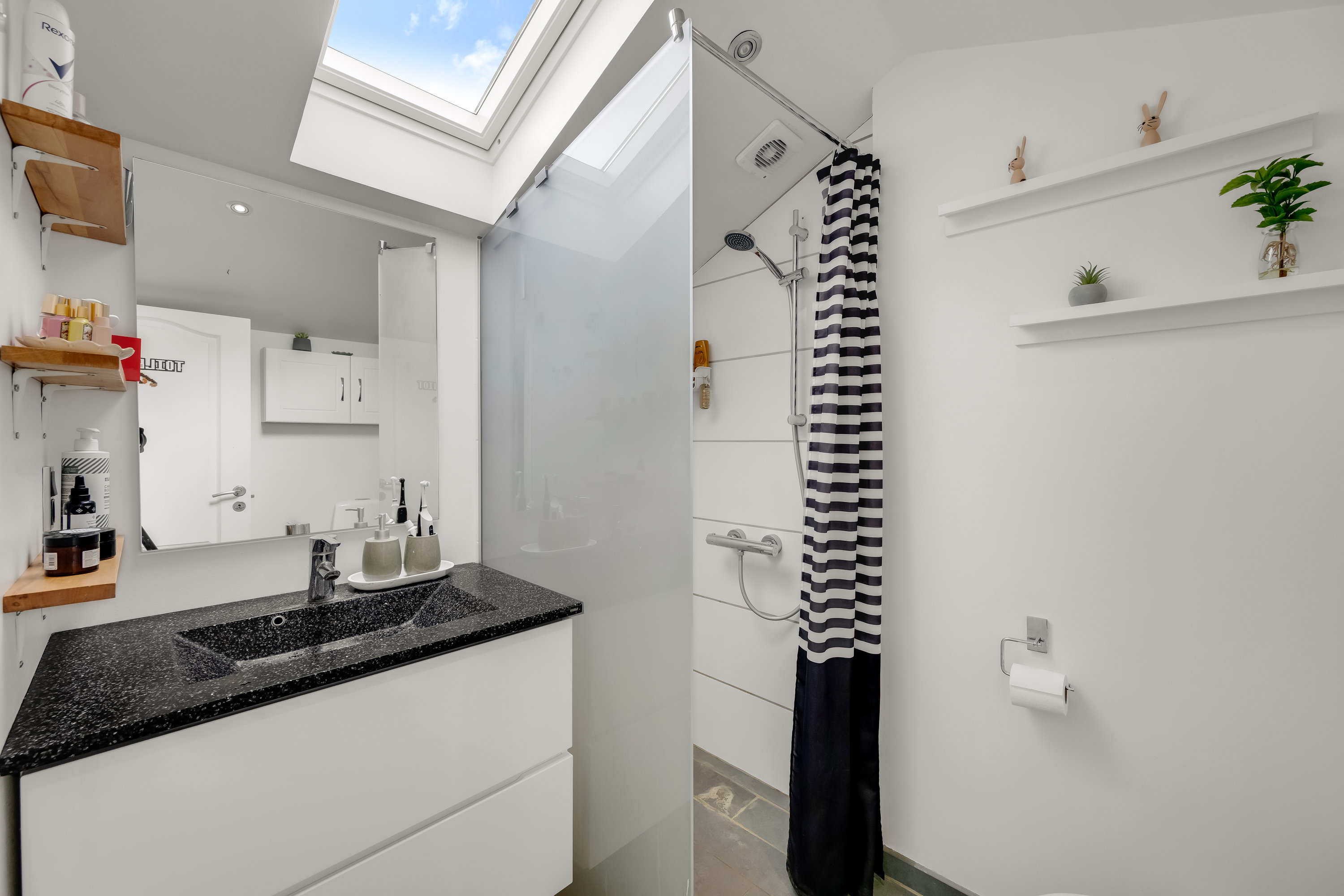 Fremhævet badeværelse billede i fuldskærmstilstand. Billede af Kongevej 36, 6900 Skjern