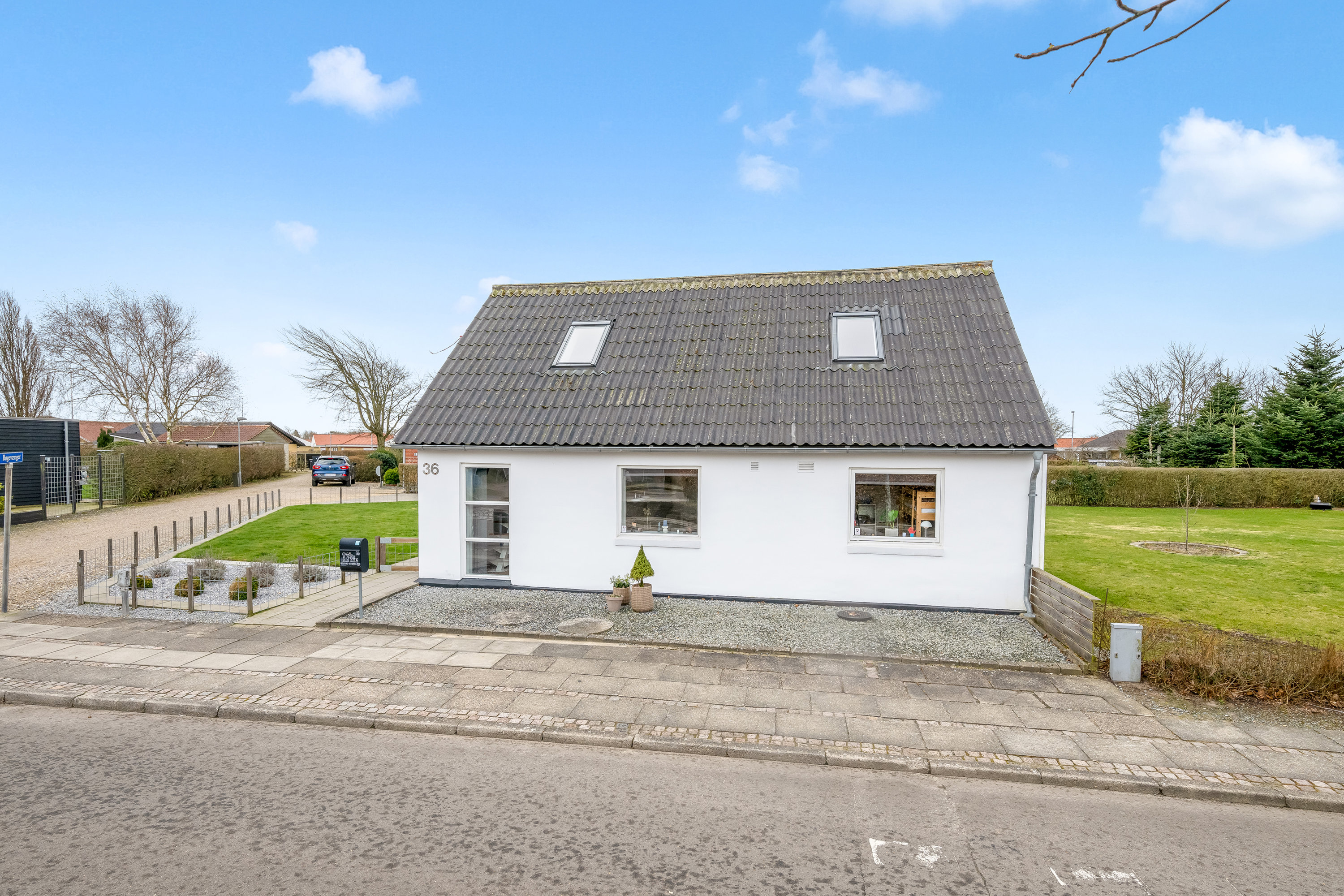 Fremhævet facade billede i fuldskærmstilstand. Billede af Kongevej 36, 6900 Skjern