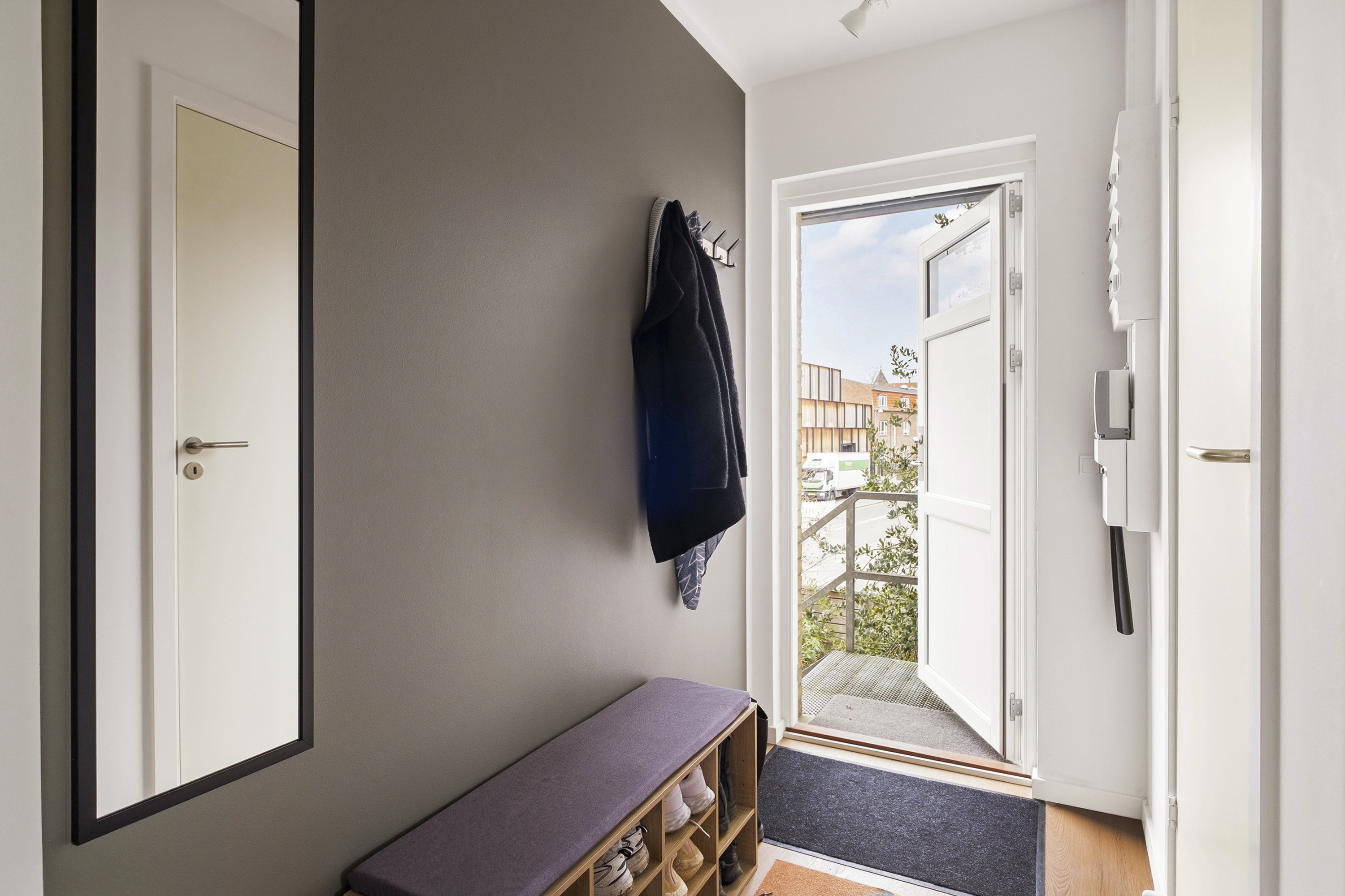 Fremhævet entré billede i fuldskærmstilstand. Billede af Amtsvej 15, 1., 3450 Allerød