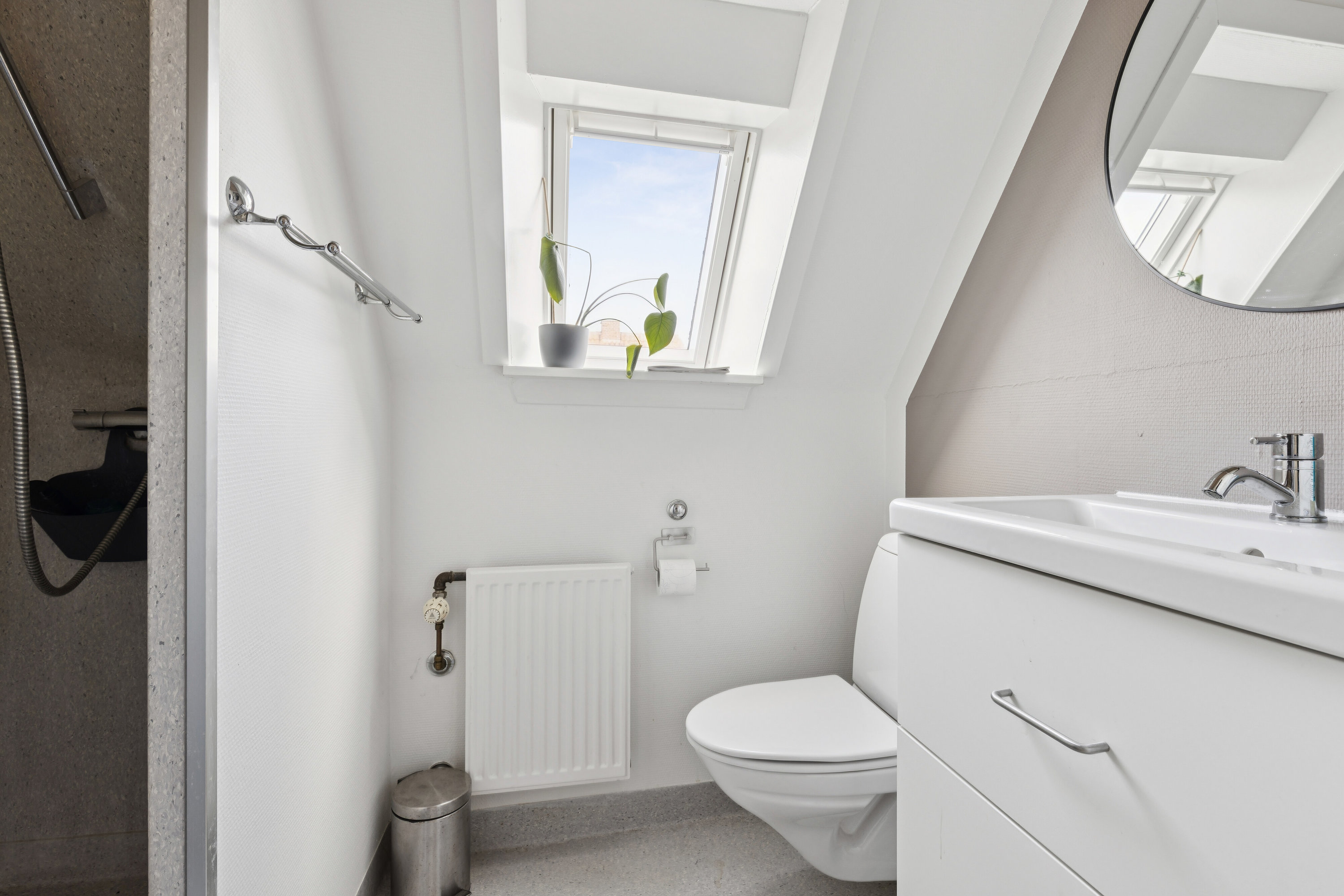 Fremhævet badeværelse billede i fuldskærmstilstand. Billede af Slagelsevej 47, 4270 Høng