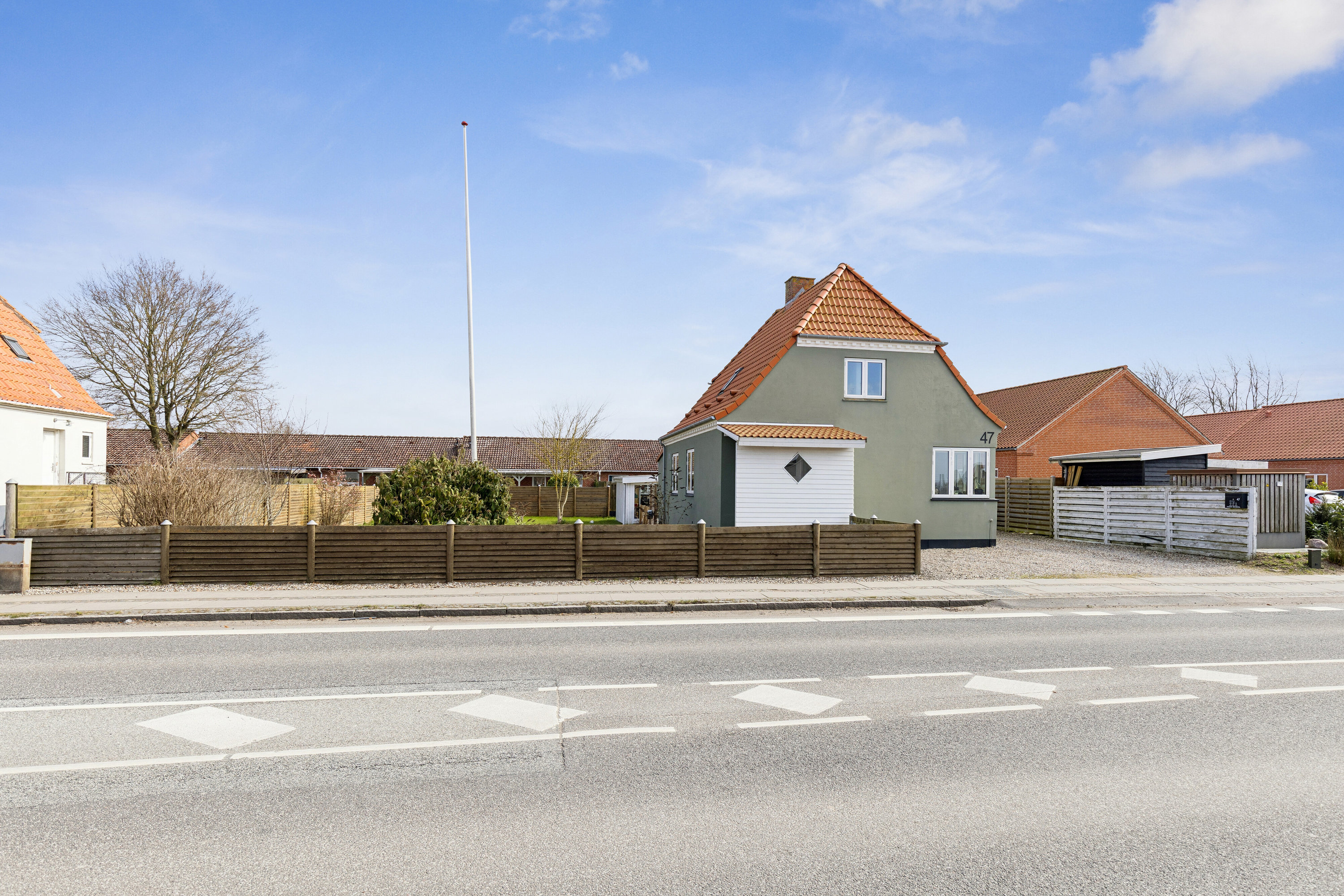 Fremhævet set fra haven billede i fuldskærmstilstand. Billede af Slagelsevej 47, 4270 Høng