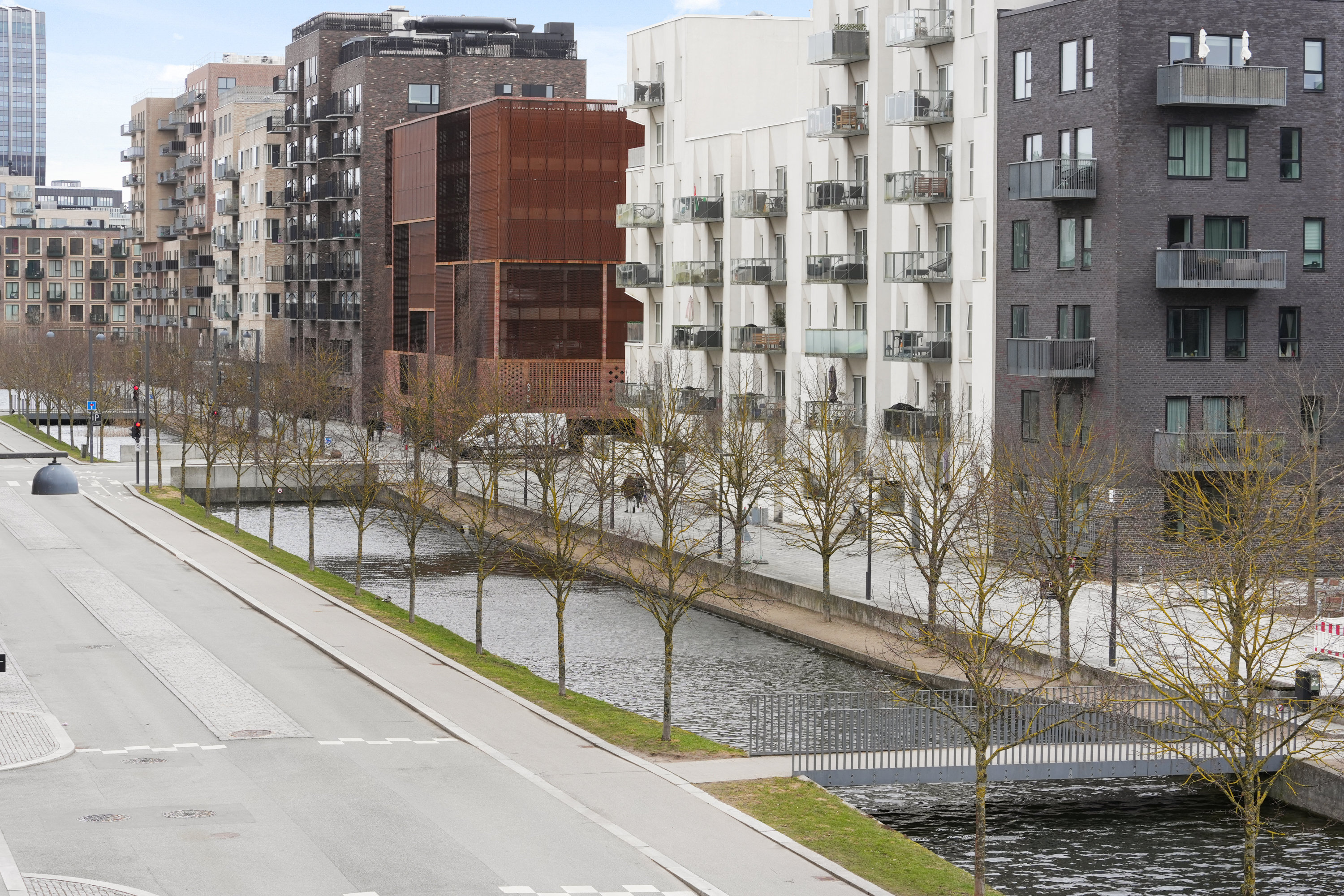 Fremhævet gårdmiljø billede i fuldskærmstilstand. Billede af Robert Jacobsens Vej 40A, 2. 1., 2300 København S