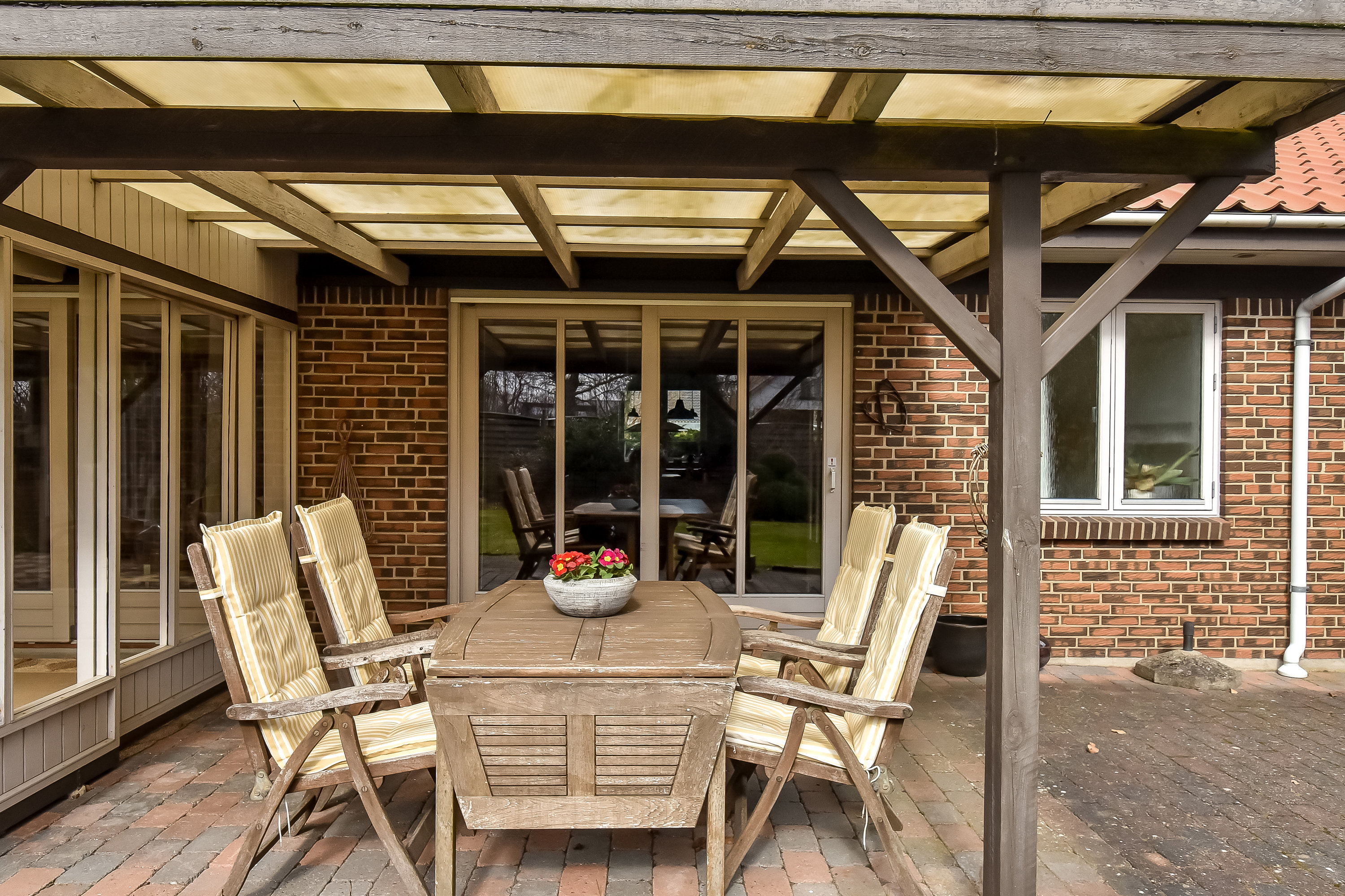 Fremhævet overdækket terrasse billede i fuldskærmstilstand. Billede af Bjørneklovej 4, Høgild, 7400 Herning