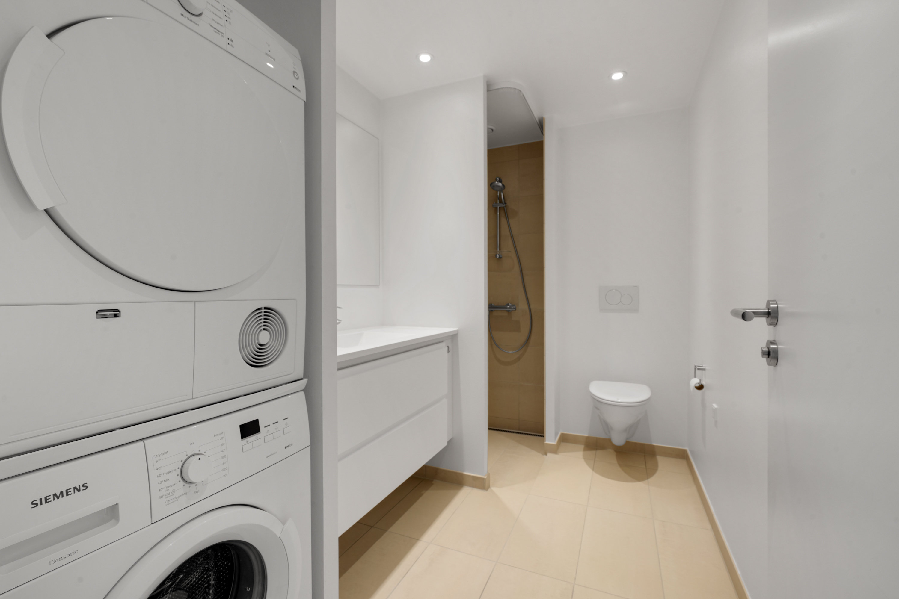 Fremhævet badeværelse billede i fuldskærmstilstand. Billede af Robert Jacobsens Vej 40A, 2. 1., 2300 København S