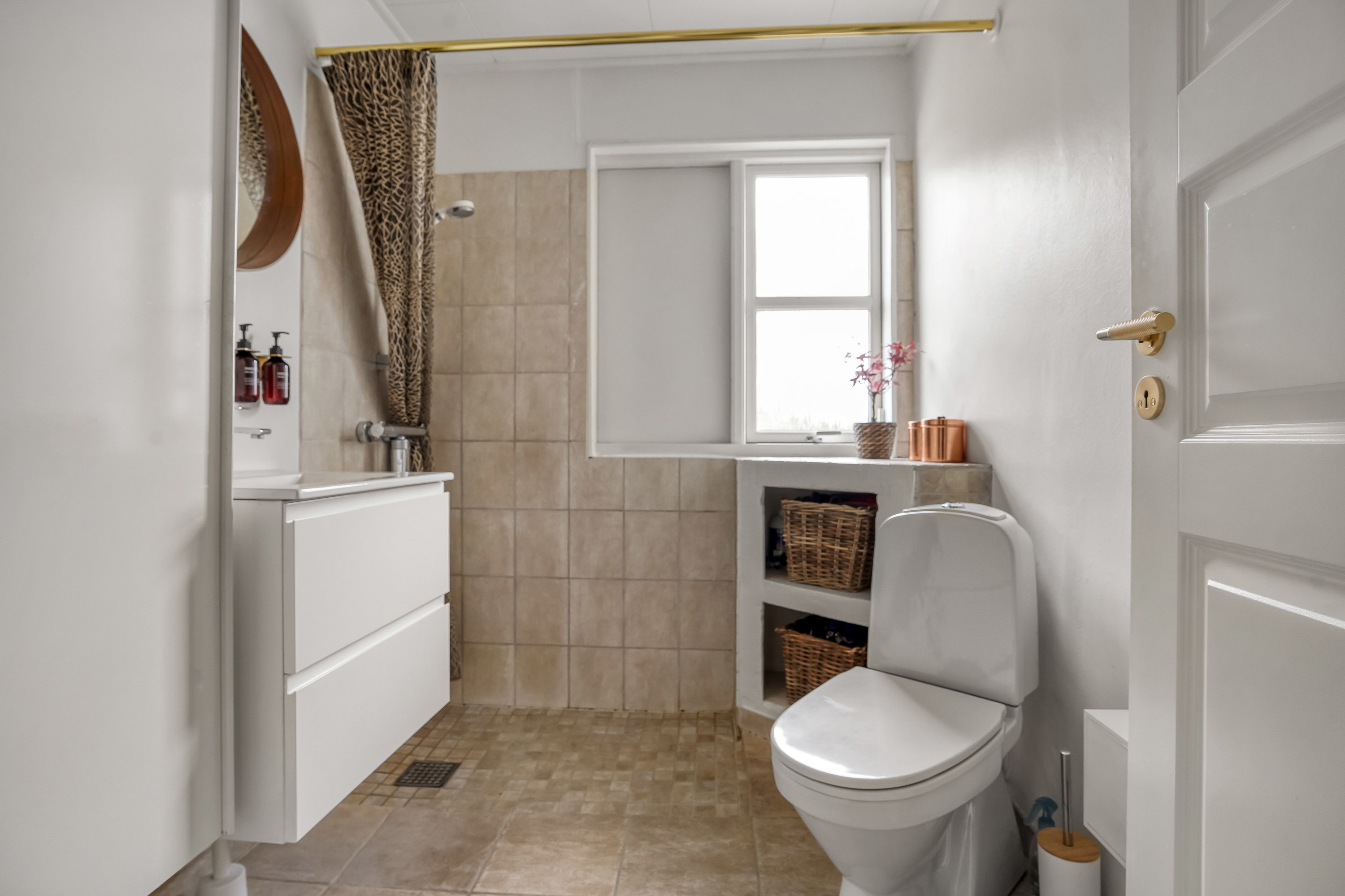 Fremhævet badeværelse billede i fuldskærmstilstand. Billede af Skovvej 14, 5462 Morud