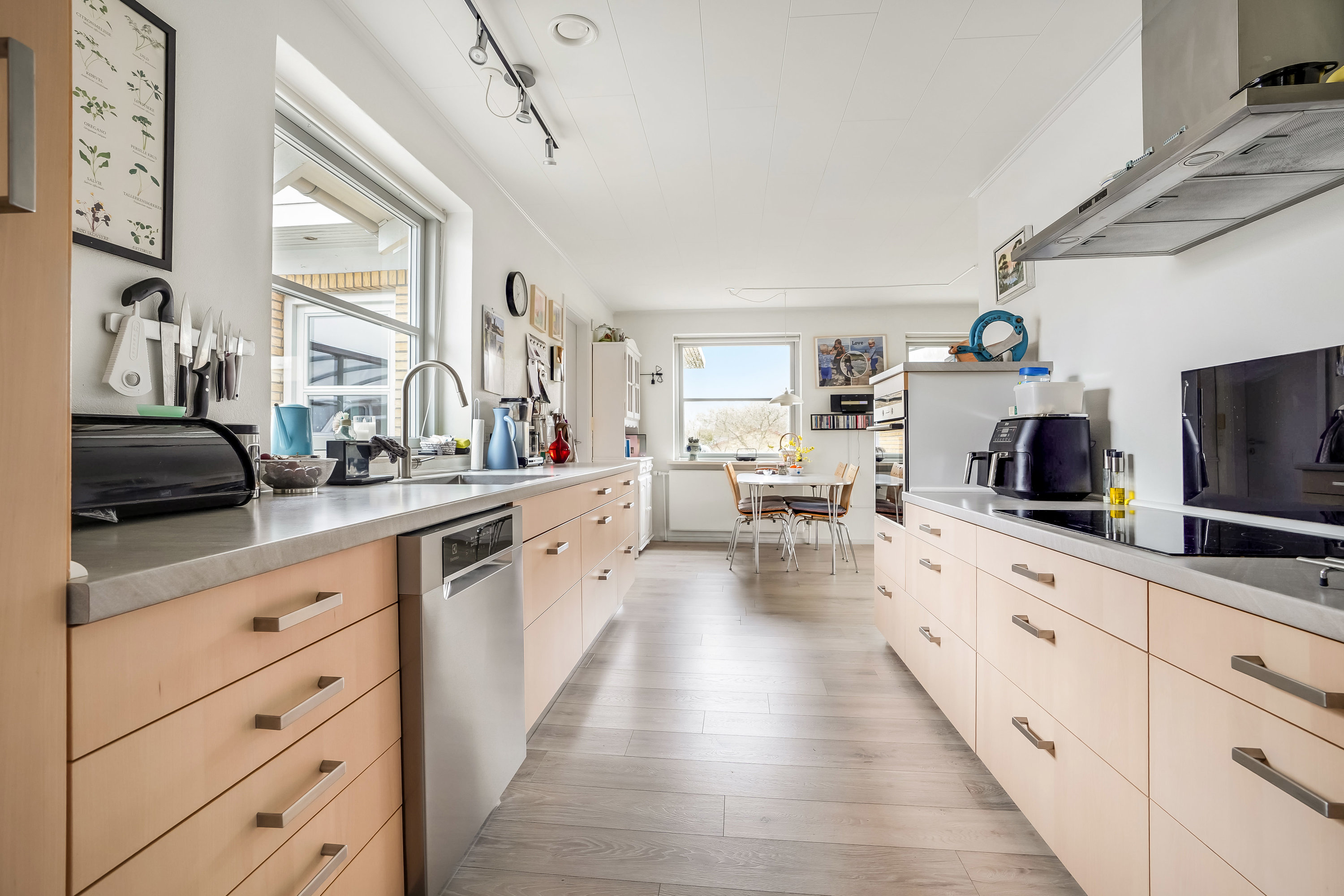 Fremhævet køkken billede i fuldskærmstilstand. Billede af Stjernevænget 14, Ejby, 5592 Ejby