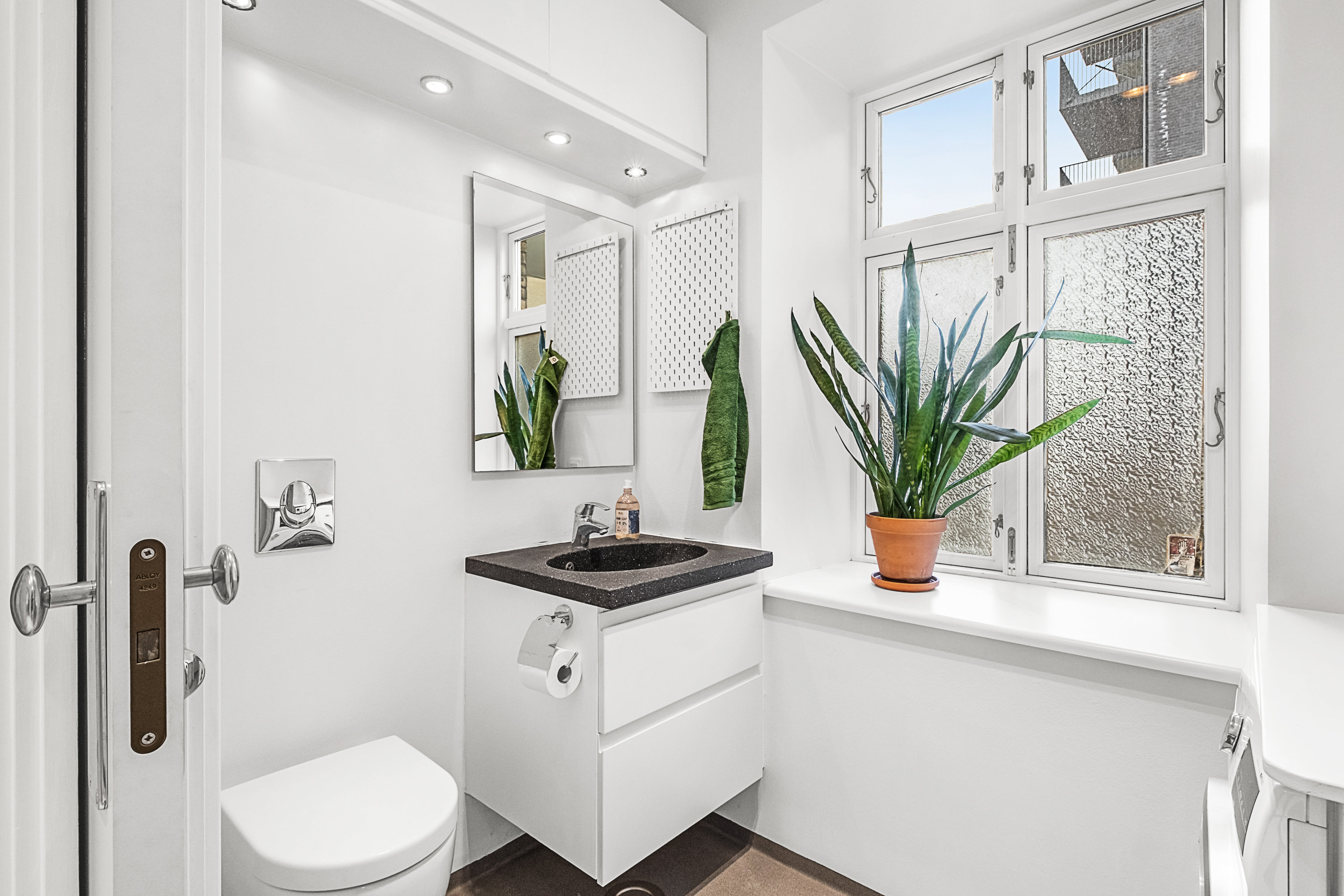 Fremhævet badeværelse billede i fuldskærmstilstand. Billede af Nørrebrogade 18, st.., 8000 Aarhus C