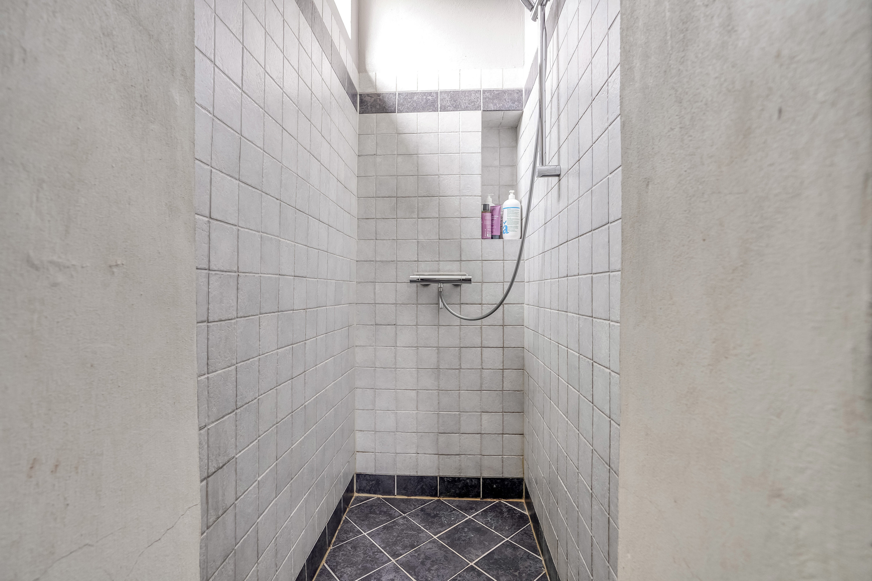 Fremhævet badeværelse billede i fuldskærmstilstand. Billede af Kastanievej 12, st.., 5230 Odense M