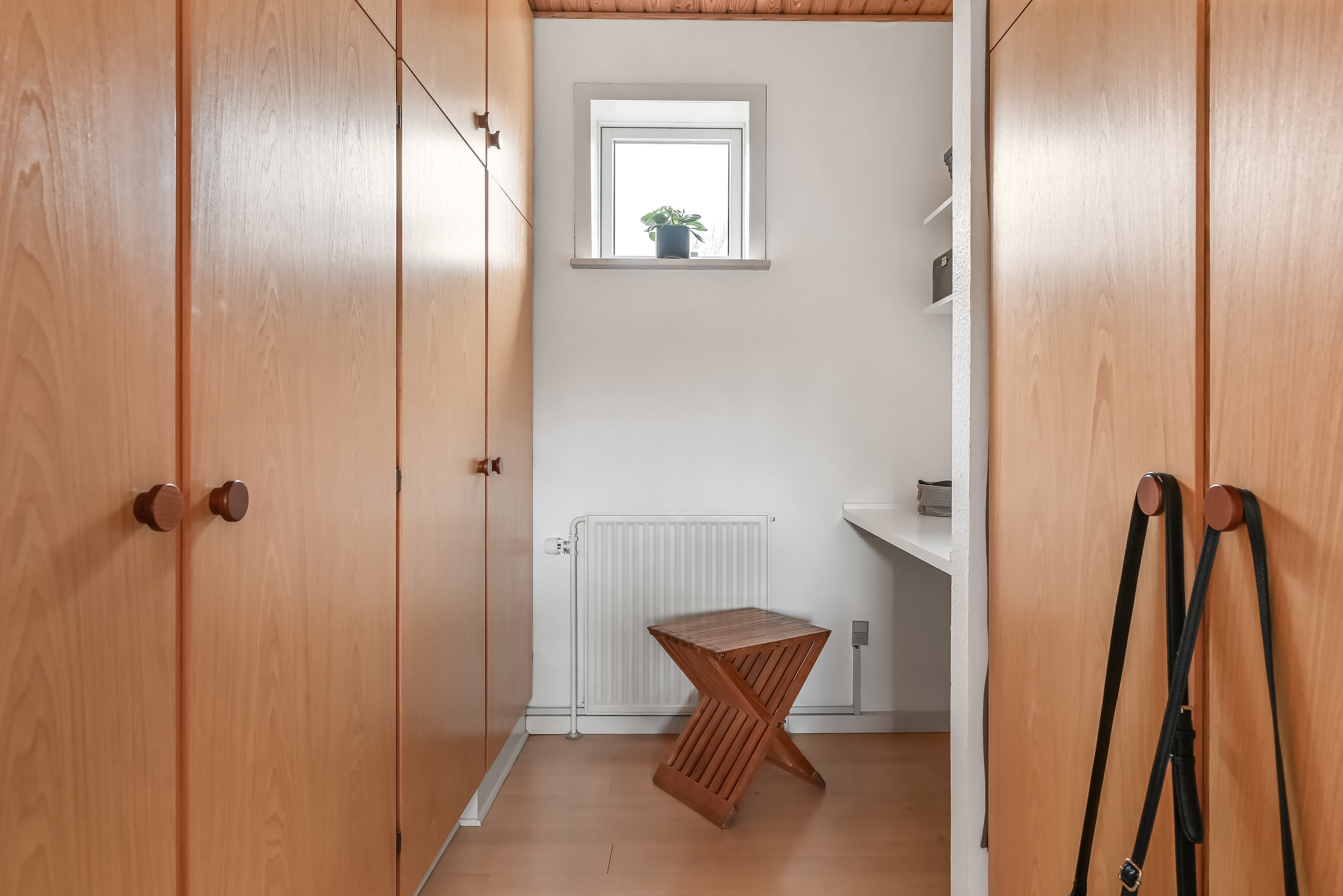 Fremhævet garderobe billede i fuldskærmstilstand. Billede af Langtoften 81, Lind, 7400 Herning