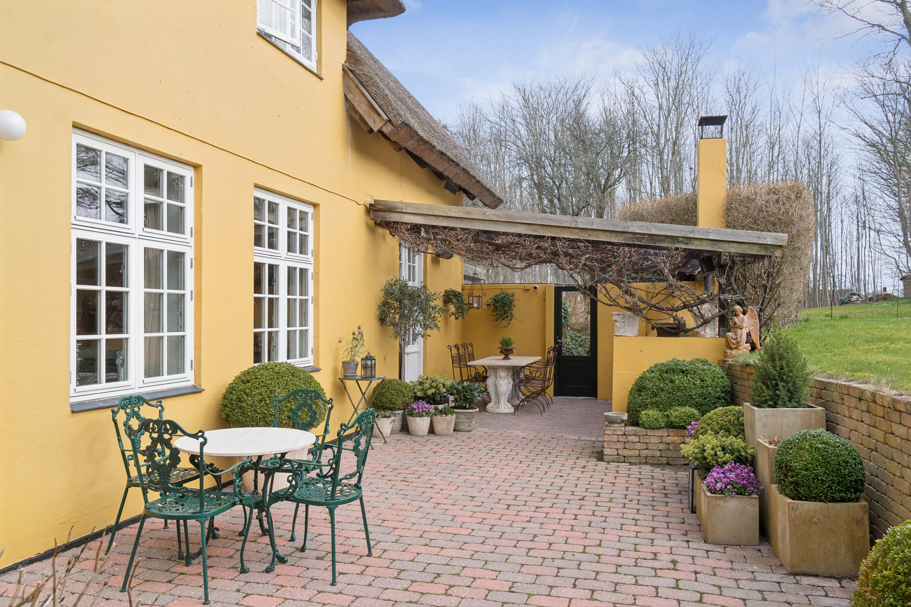 Fremhævet set fra haven billede i fuldskærmstilstand. Billede af Hasselvangen 15, Nakkehoved, 3250 Gilleleje