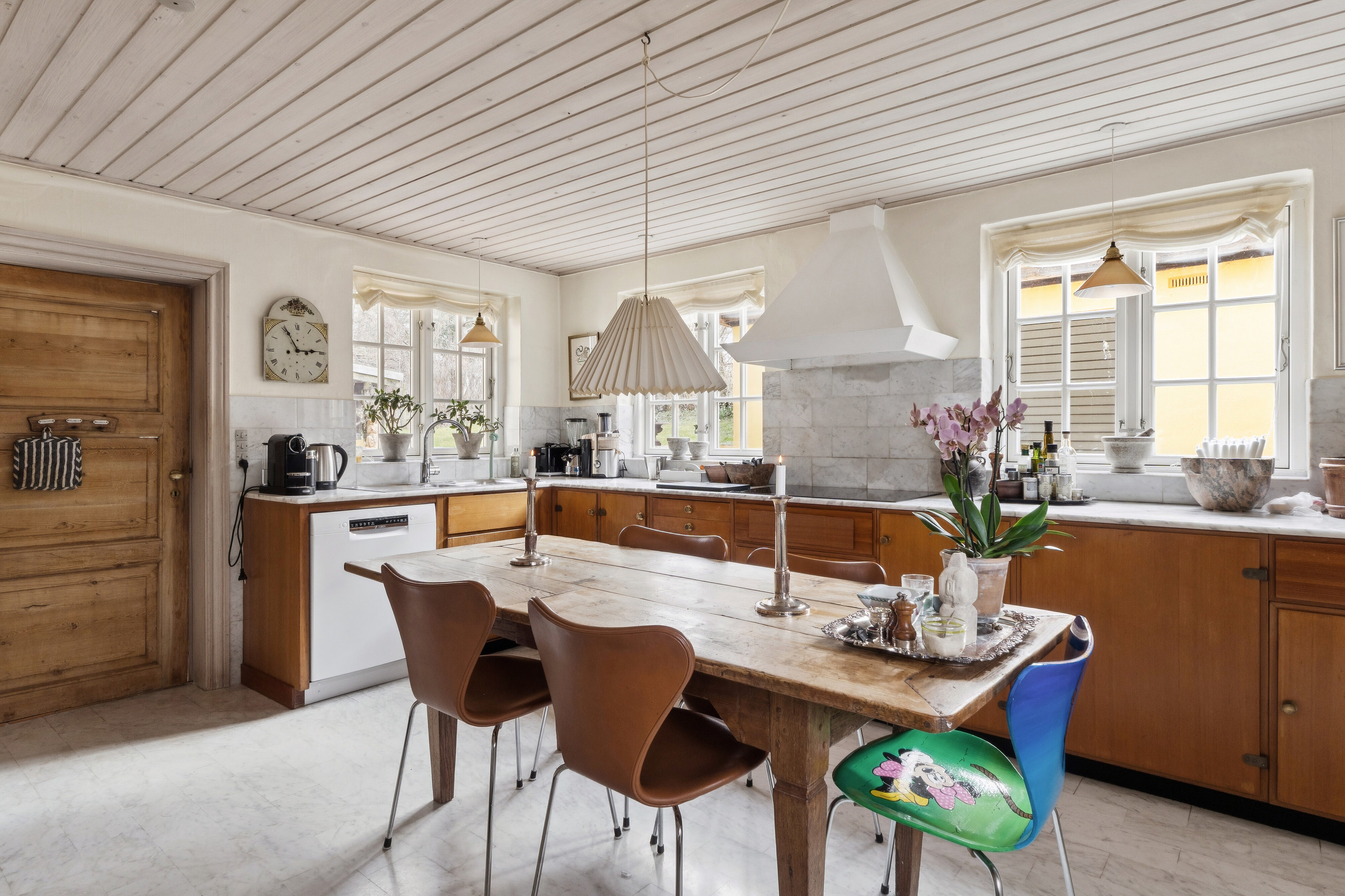 Fremhævet spisestue billede i fuldskærmstilstand. Billede af Hasselvangen 15, Nakkehoved, 3250 Gilleleje