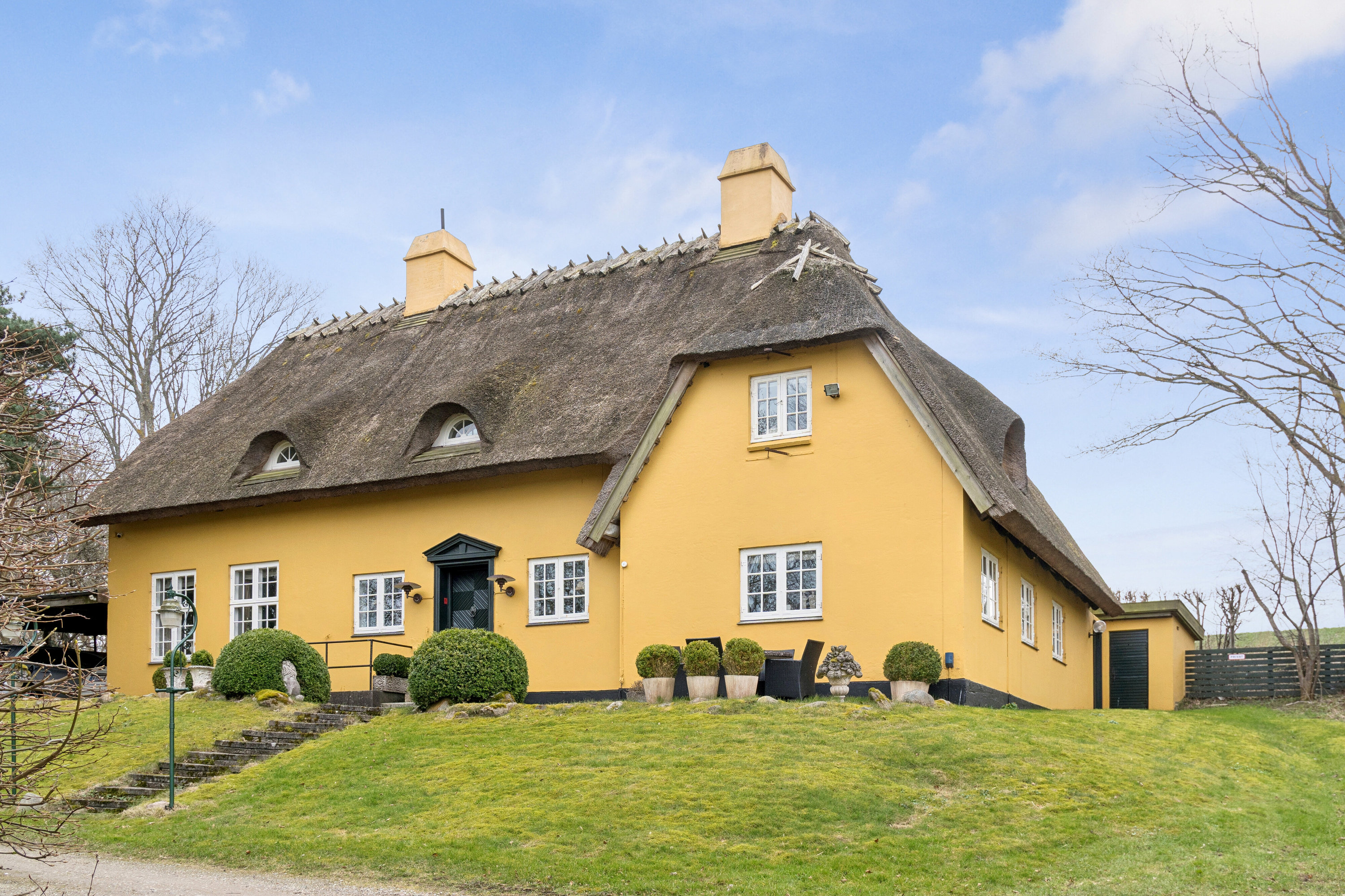 Fremhævet set fra haven billede i fuldskærmstilstand. Billede af Hasselvangen 15, Nakkehoved, 3250 Gilleleje