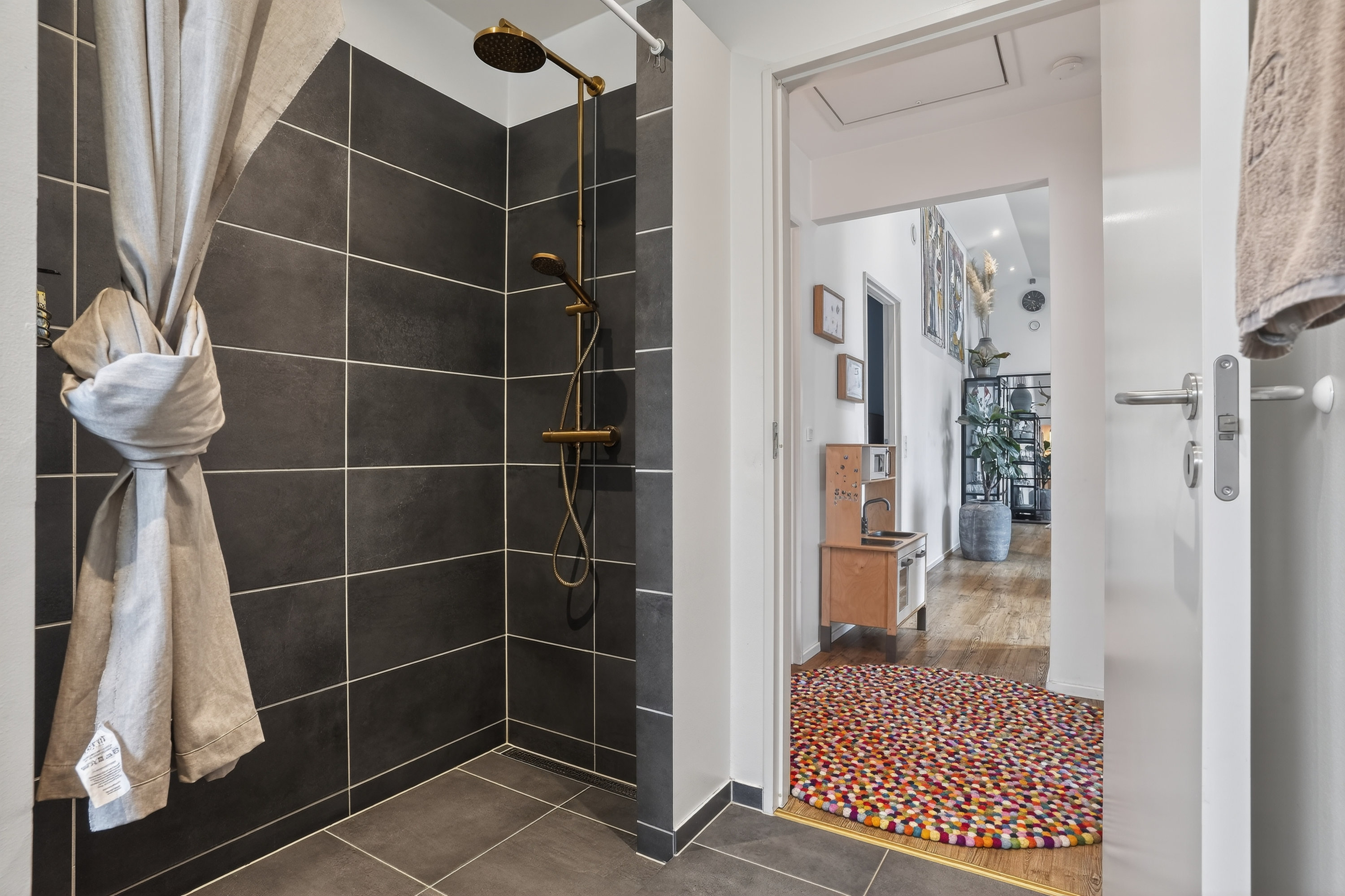 Fremhævet badeværelse billede i fuldskærmstilstand. Billede af Gyldenvang Alle 38, 2770 Kastrup