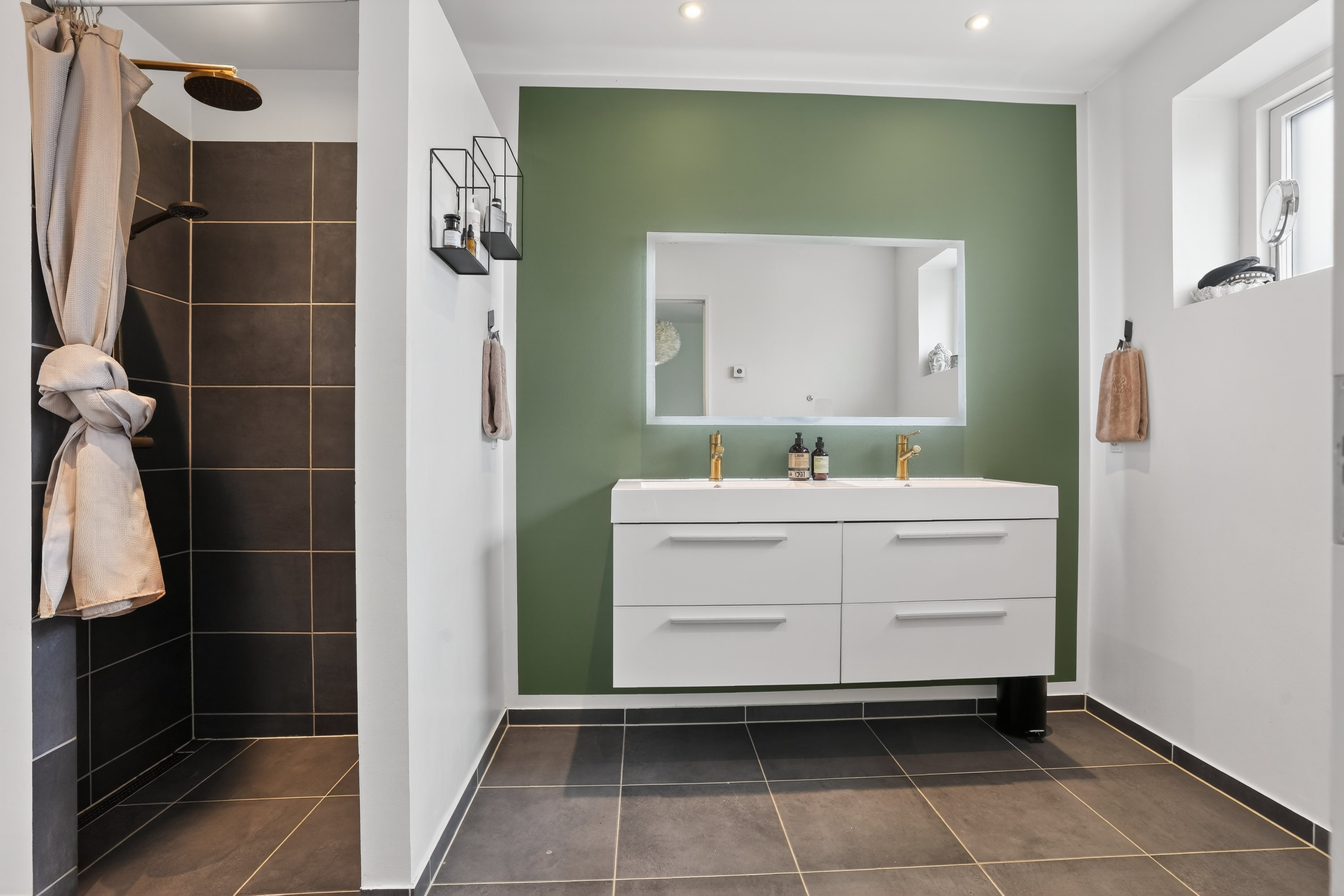 Fremhævet badeværelse billede i fuldskærmstilstand. Billede af Gyldenvang Alle 38, 2770 Kastrup