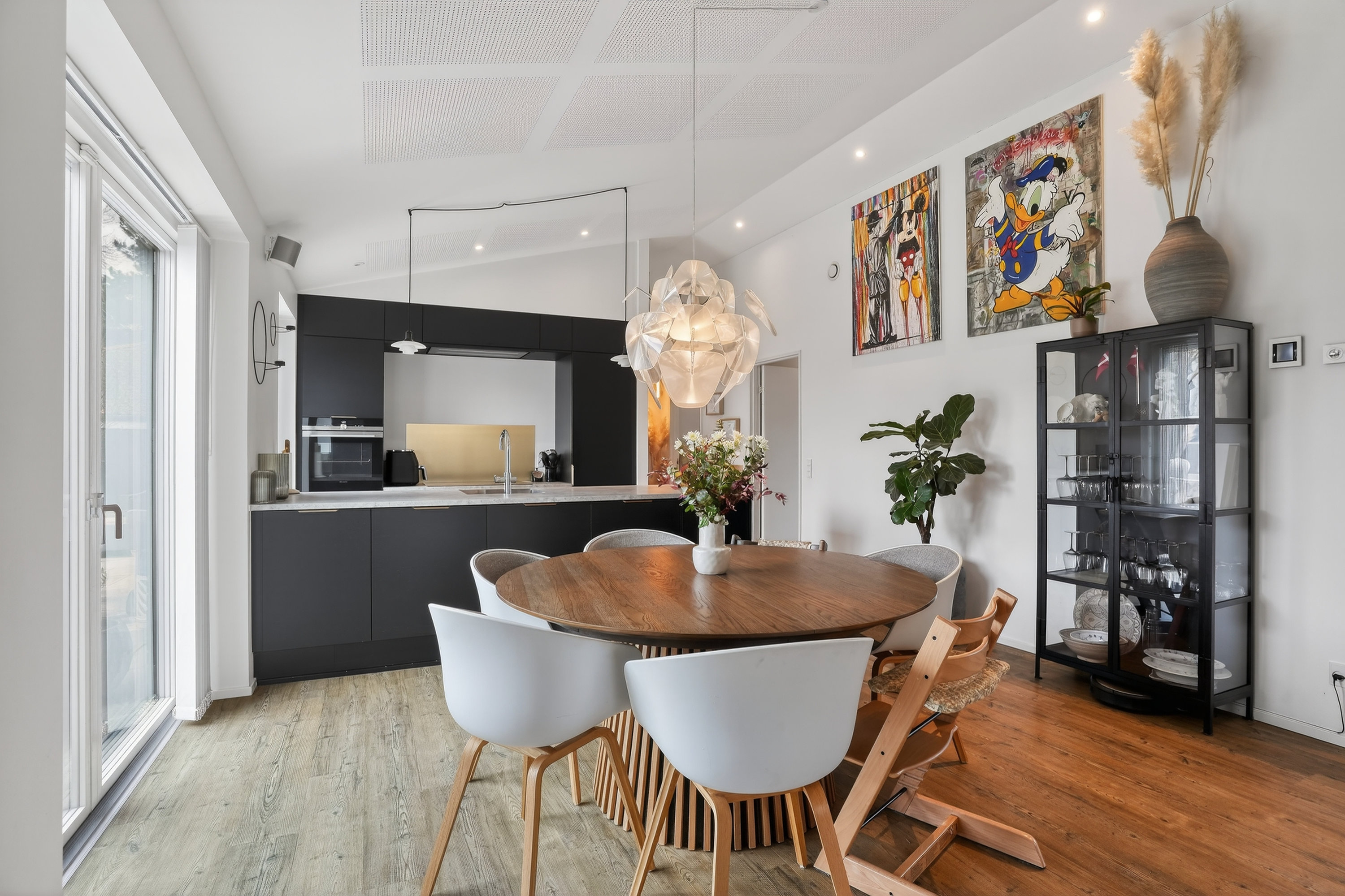 Fremhævet spisestue billede i fuldskærmstilstand. Billede af Gyldenvang Alle 38, 2770 Kastrup