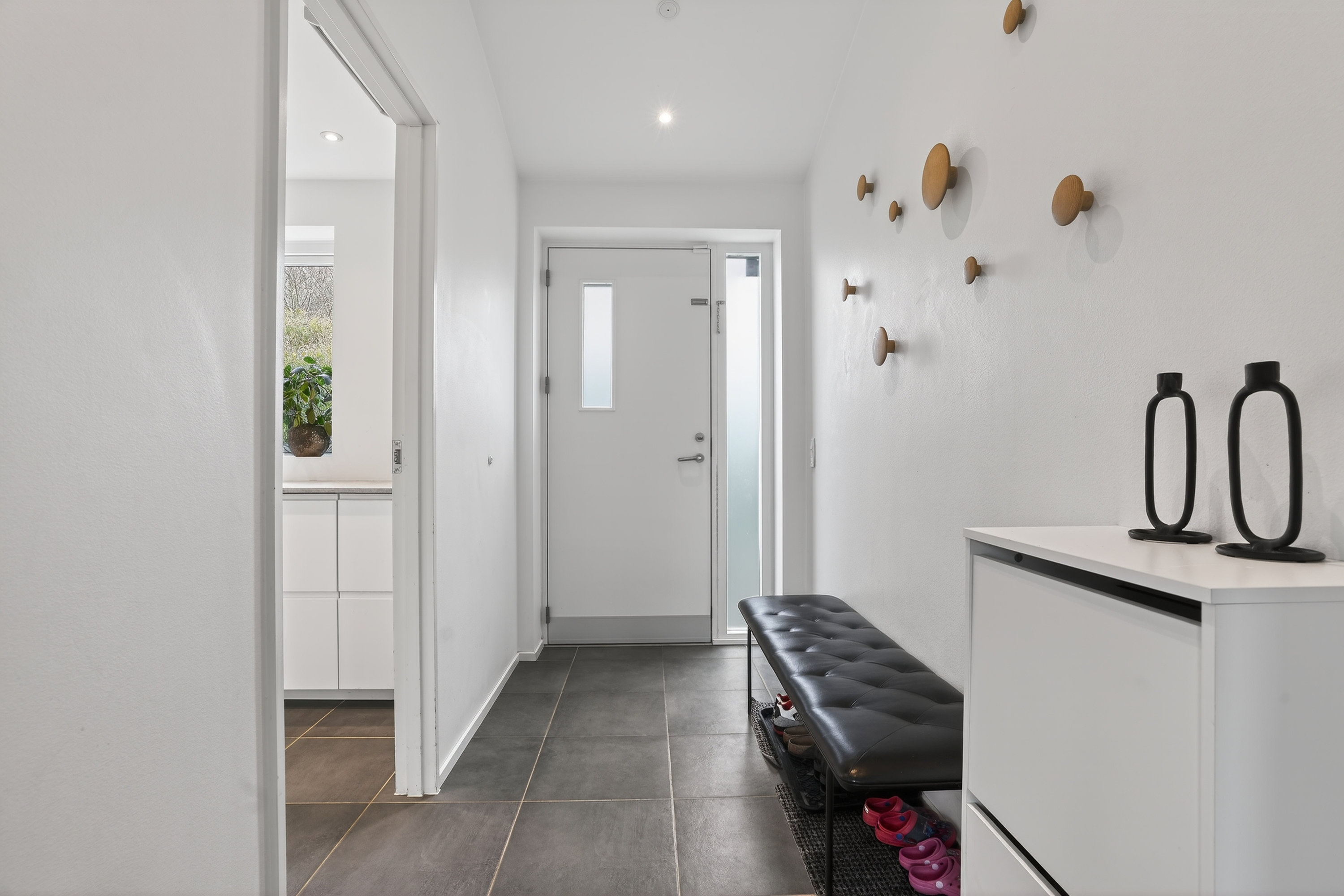 Fremhævet entré billede i fuldskærmstilstand. Billede af Gyldenvang Alle 38, 2770 Kastrup