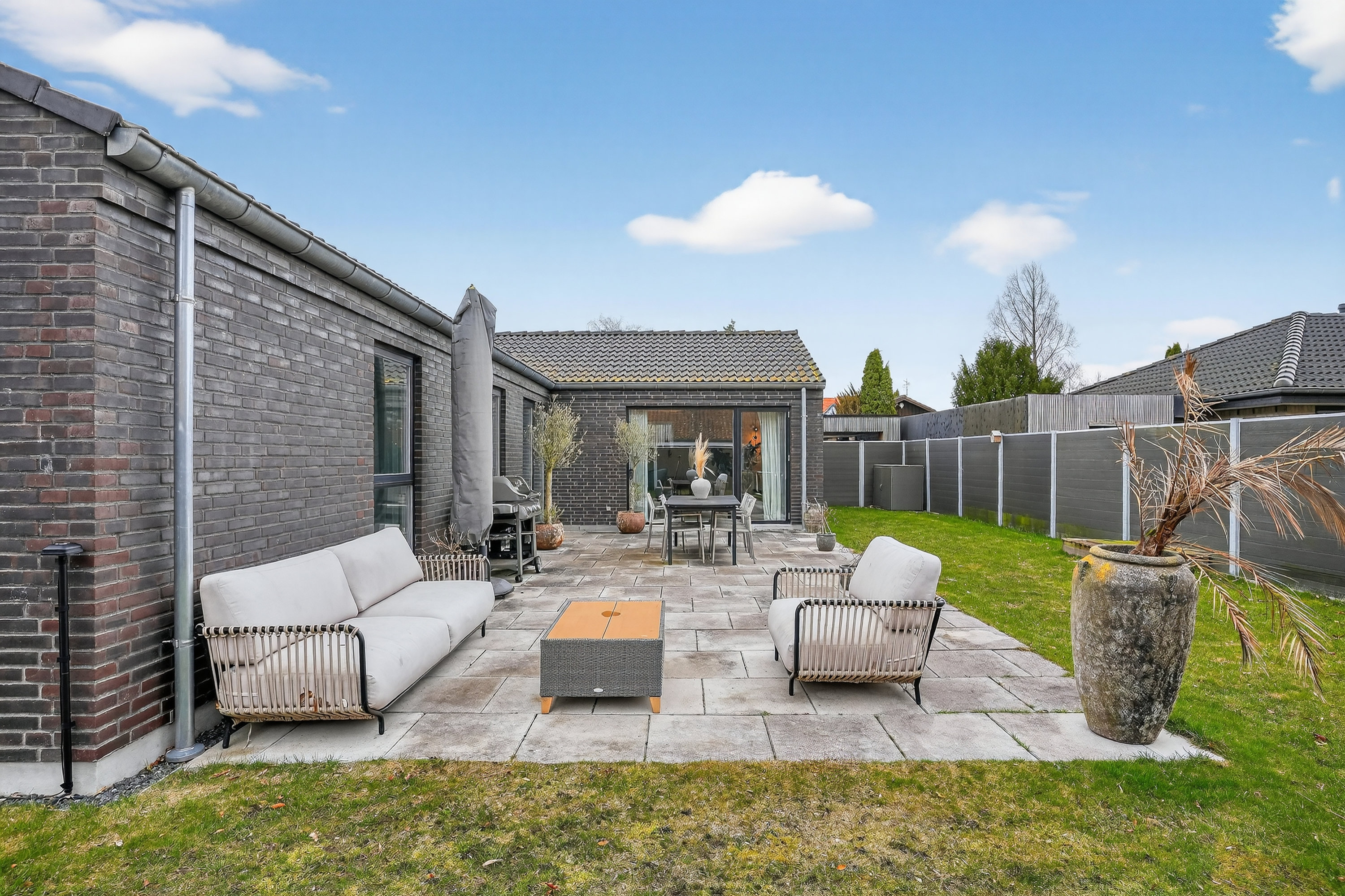 Fremhævet terrasse billede i fuldskærmstilstand. Billede af Gyldenvang Alle 38, 2770 Kastrup