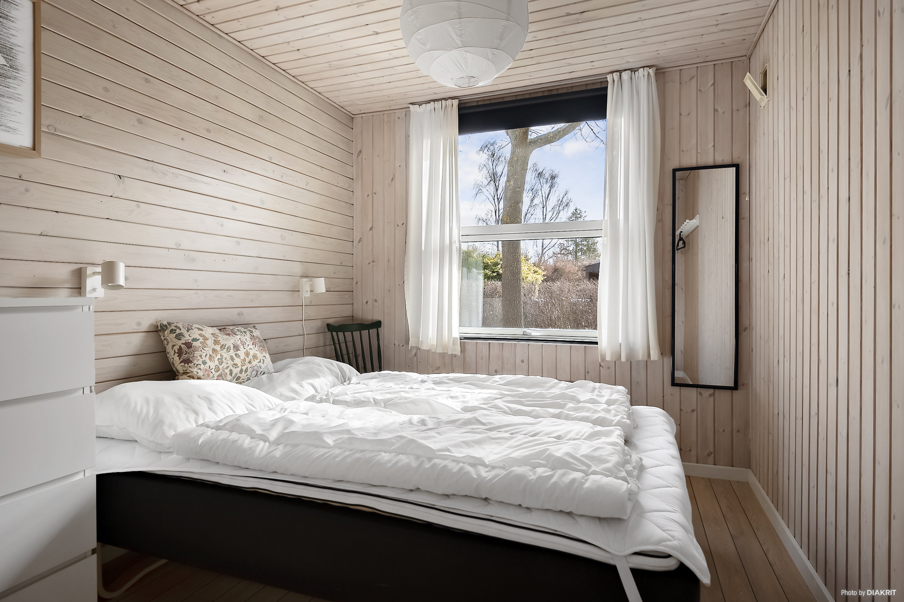 Fremhævet soveværelse billede i fuldskærmstilstand. Billede af Strandagervej 1, Dyngby Strand, 8300 Odder