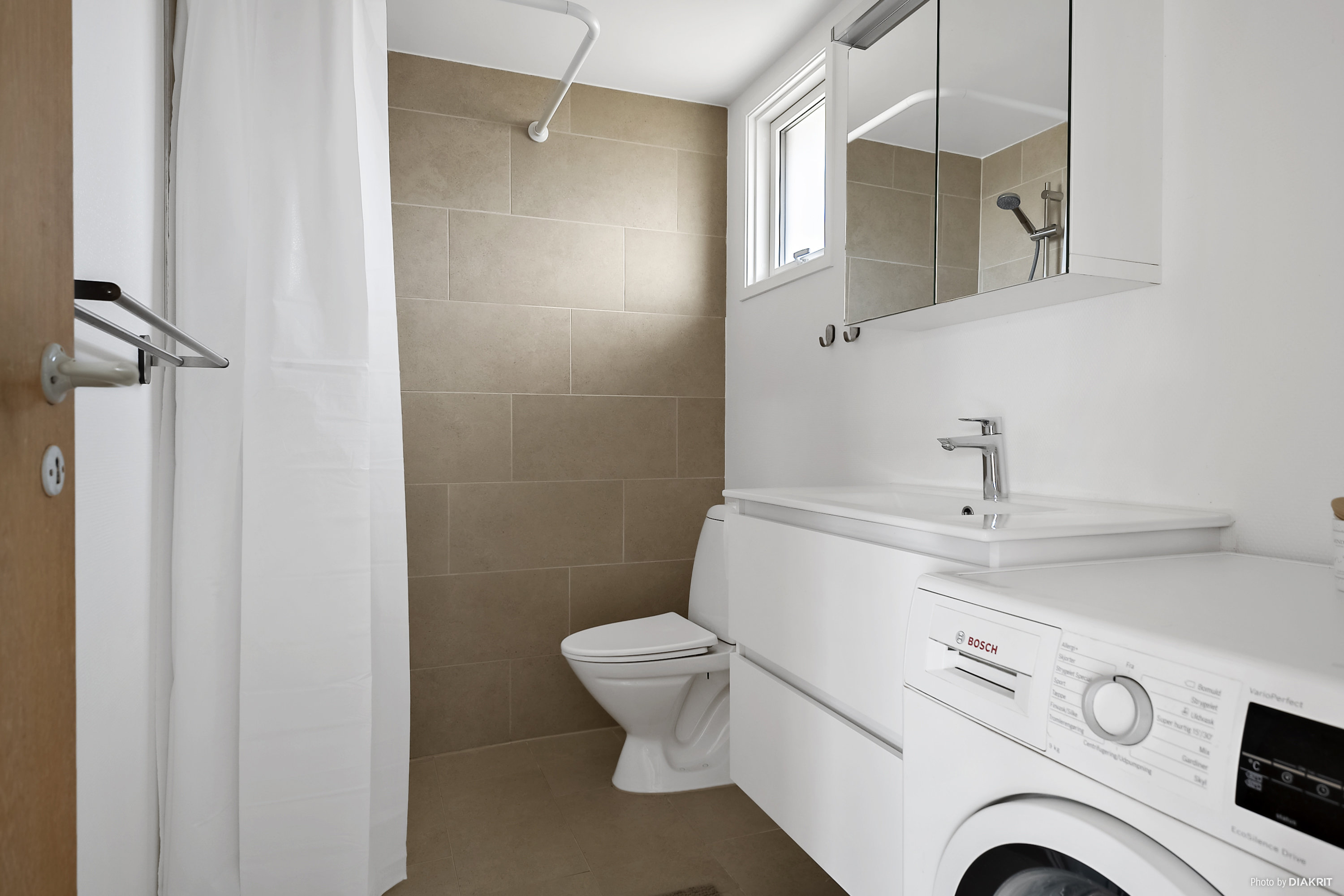 Fremhævet badeværelse billede i fuldskærmstilstand. Billede af Strandagervej 1, Dyngby Strand, 8300 Odder