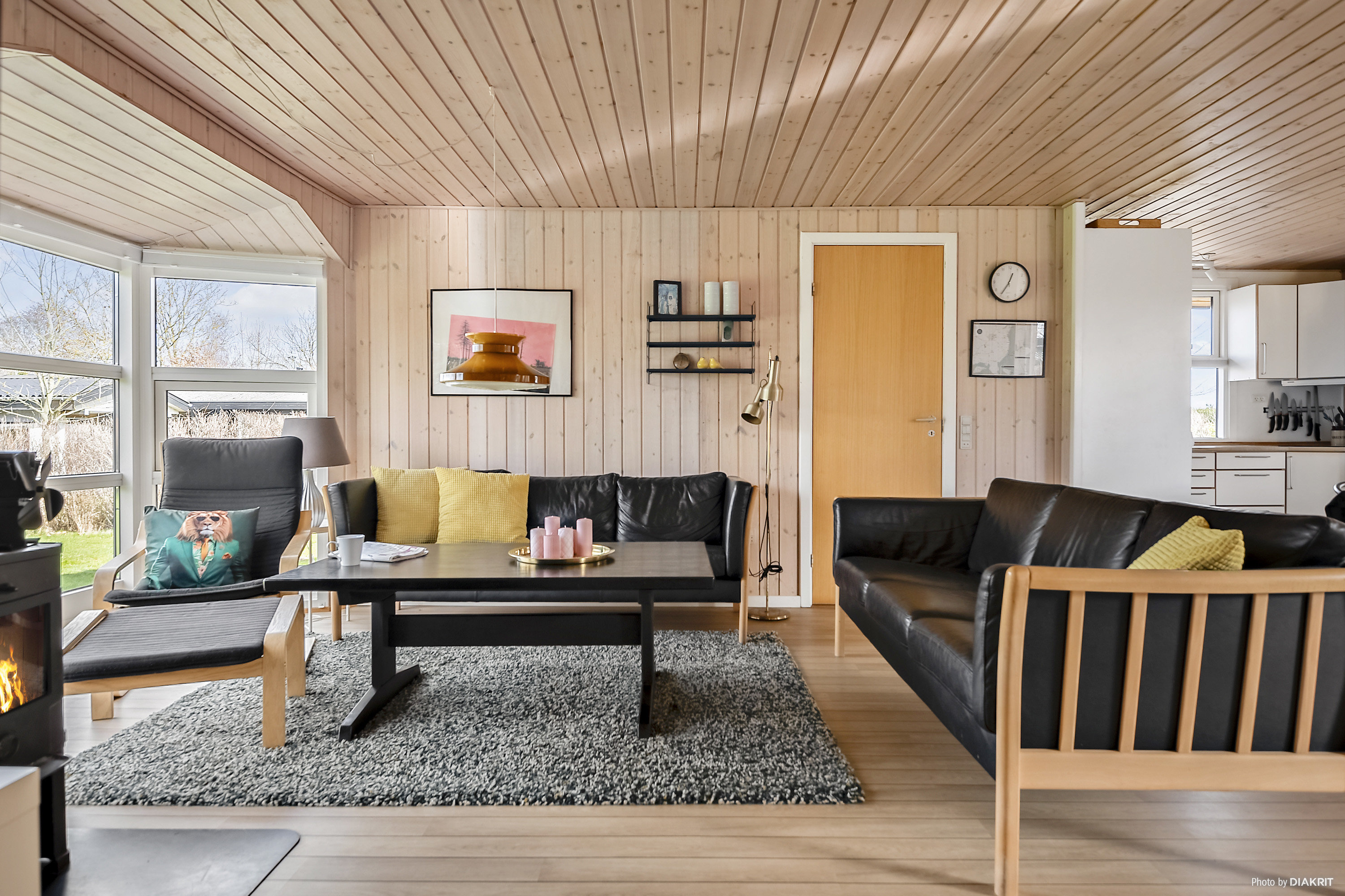 Fremhævet stue billede i fuldskærmstilstand. Billede af Strandagervej 1, Dyngby Strand, 8300 Odder