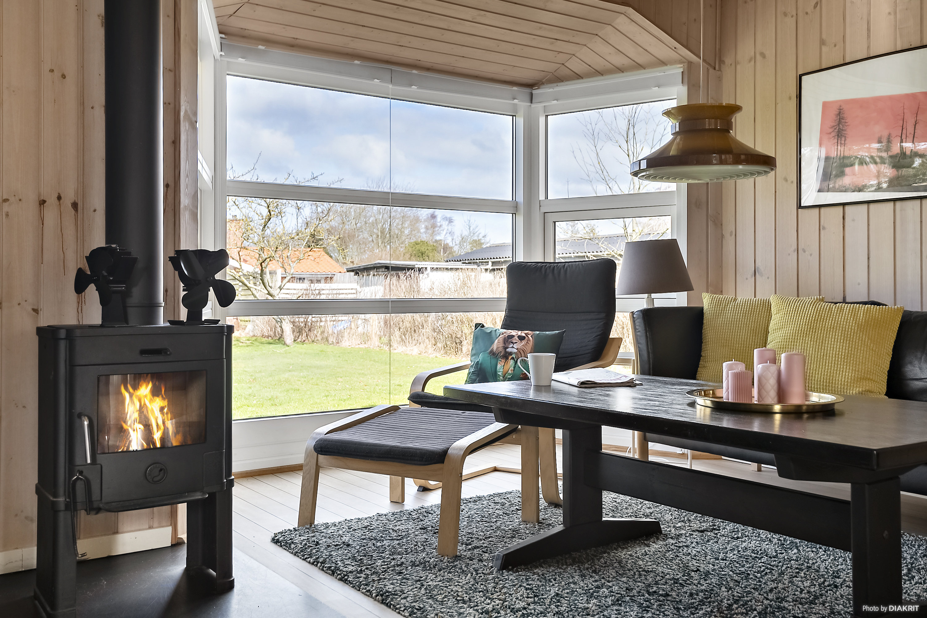 Fremhævet stue billede i fuldskærmstilstand. Billede af Strandagervej 1, Dyngby Strand, 8300 Odder