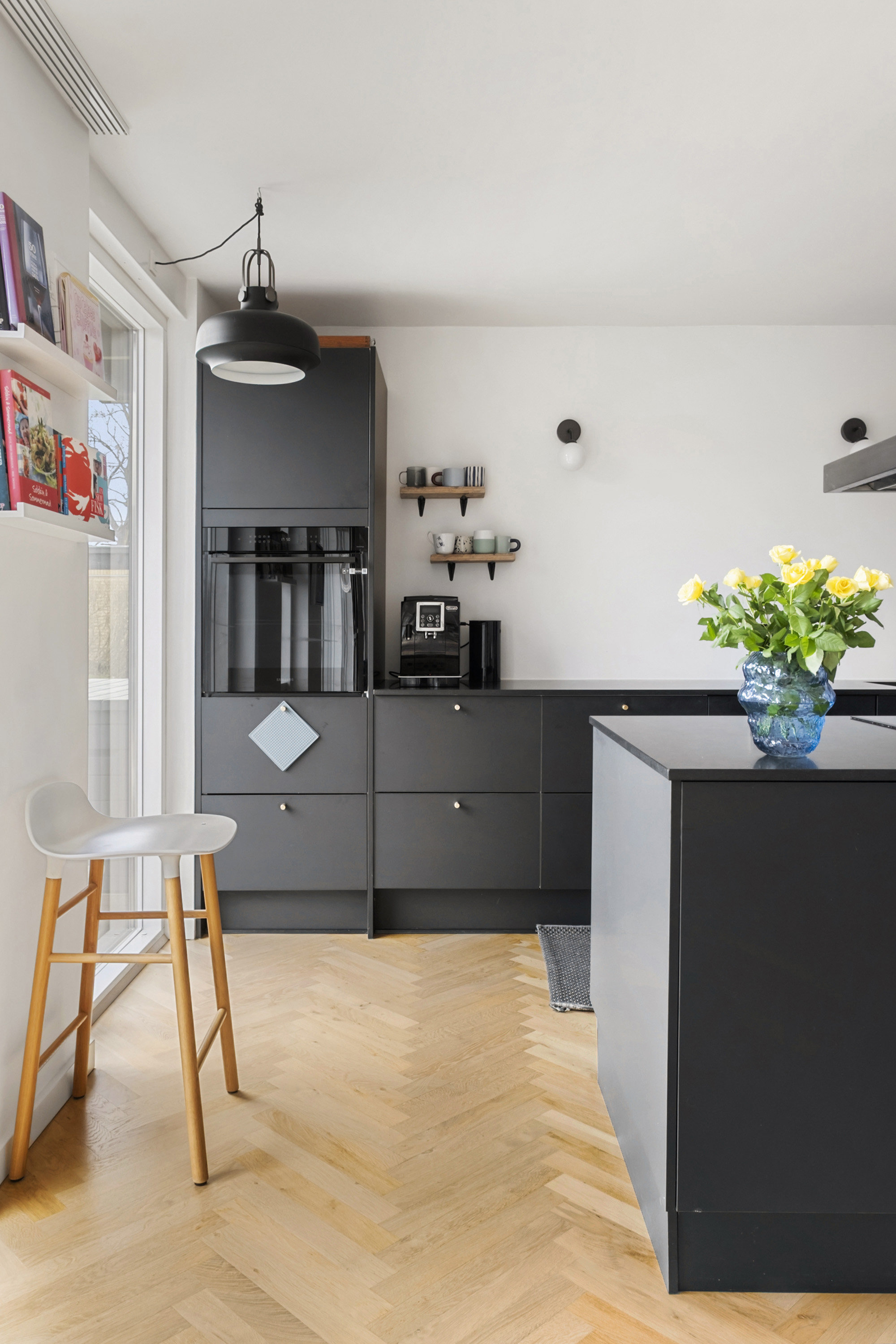 Fremhævet køkken billede i fuldskærmstilstand. Billede af Callunavej 17, 3450 Allerød