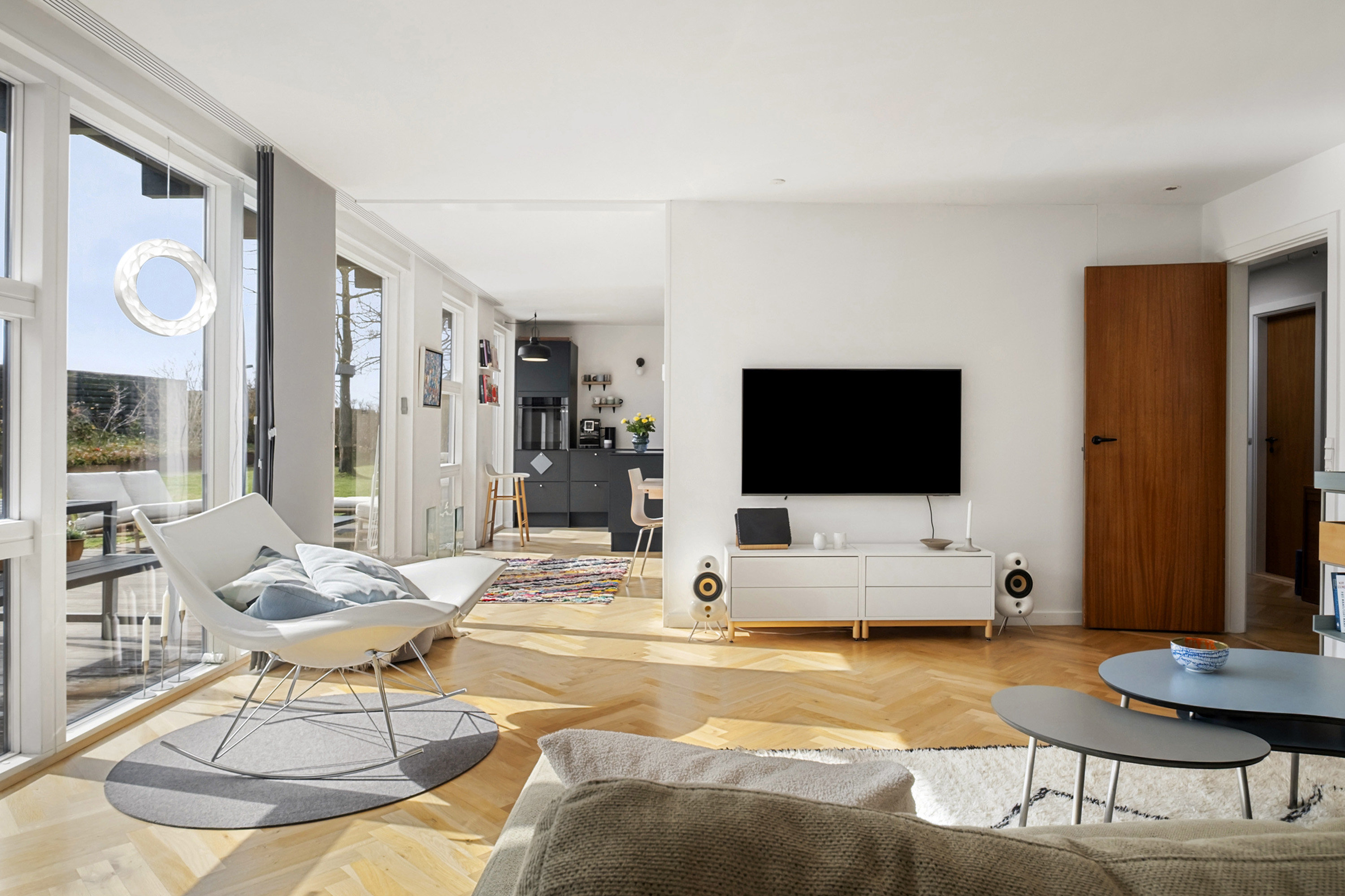 Fremhævet stue billede i fuldskærmstilstand. Billede af Callunavej 17, 3450 Allerød