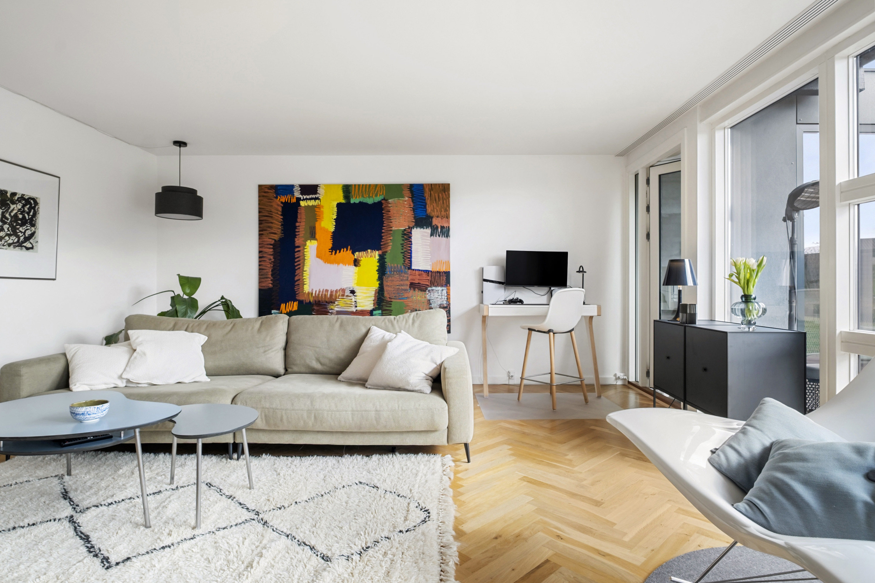 Fremhævet stue billede i fuldskærmstilstand. Billede af Callunavej 17, 3450 Allerød