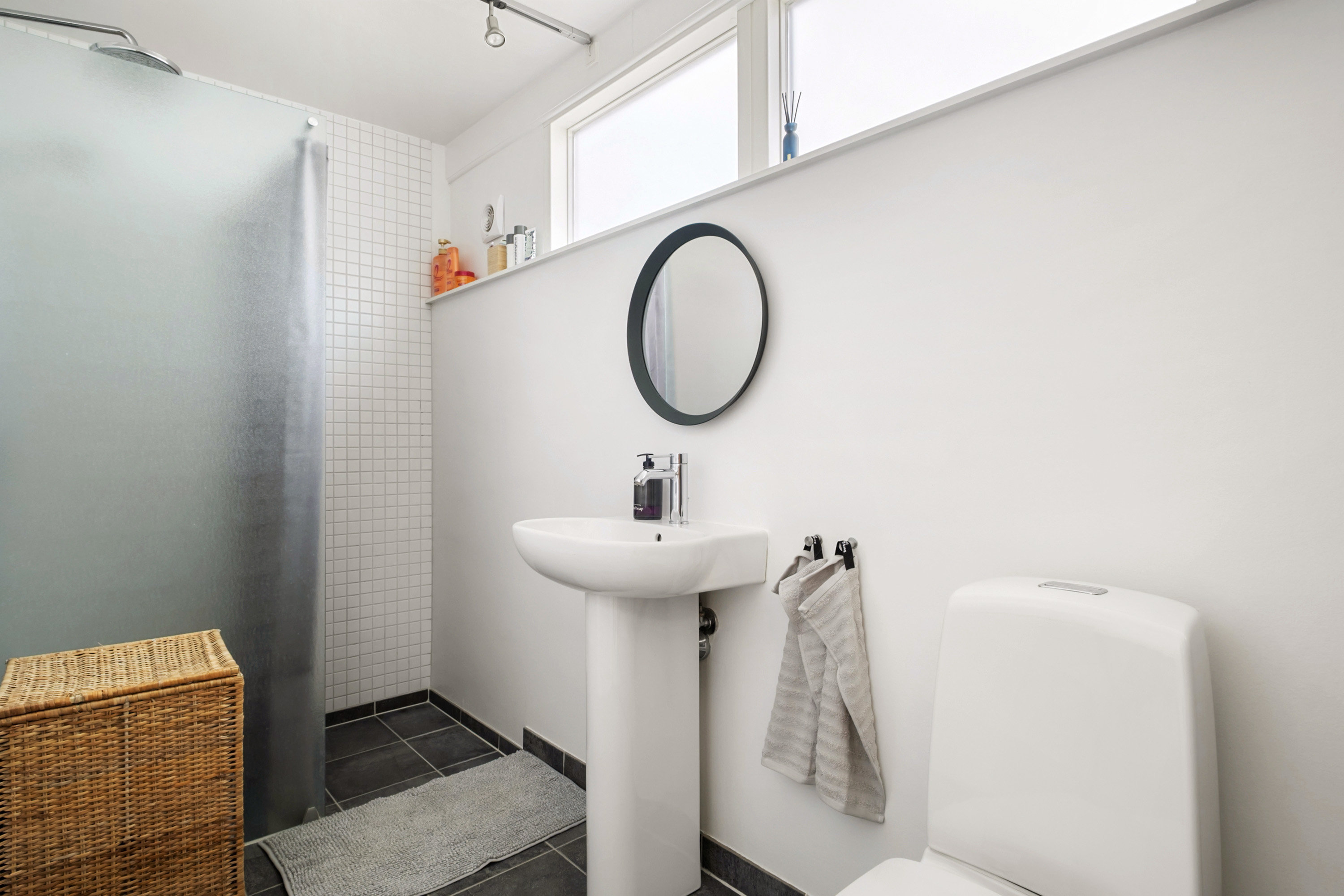 Fremhævet badeværelse billede i fuldskærmstilstand. Billede af Callunavej 17, 3450 Allerød