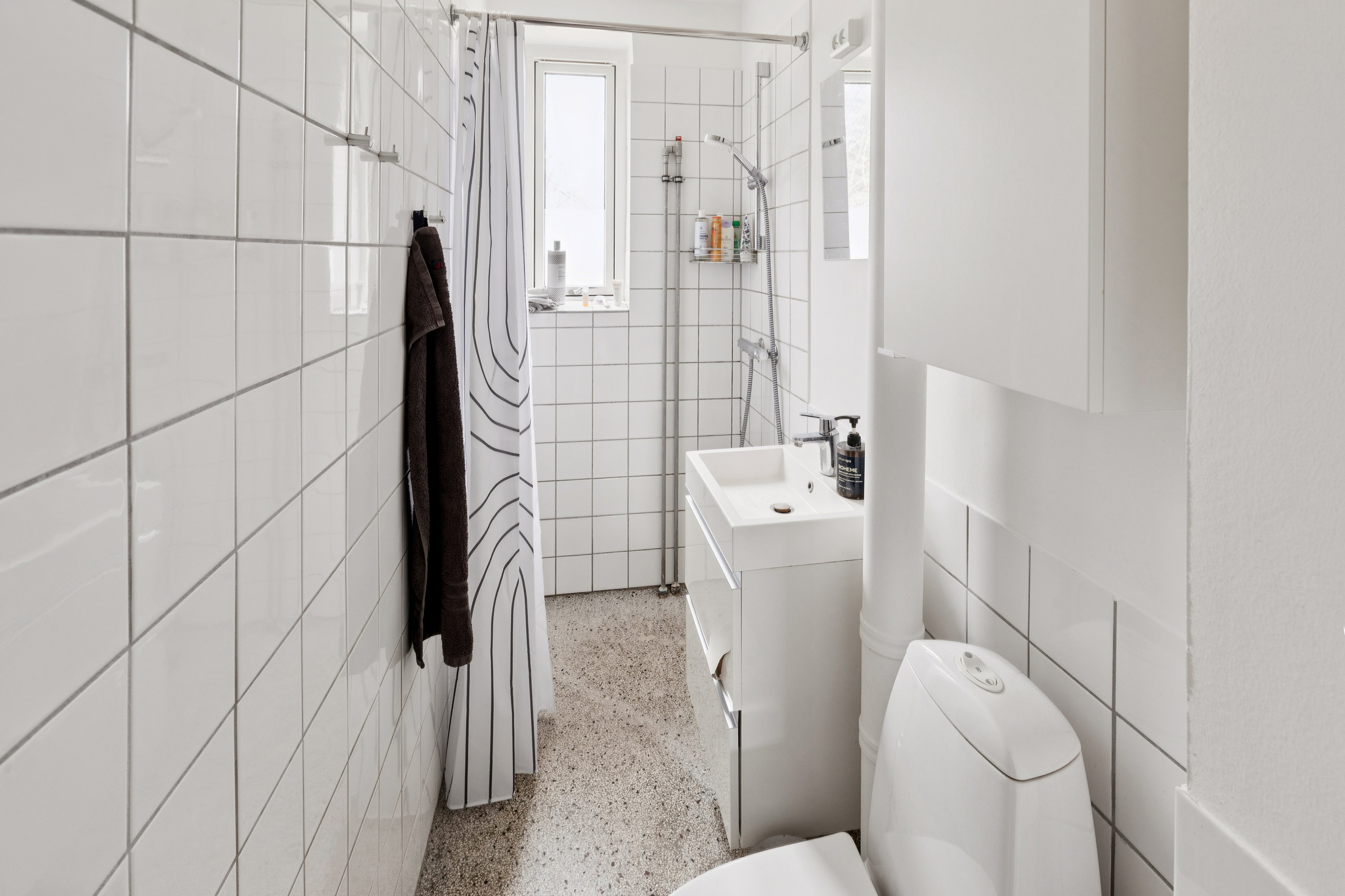 Fremhævet badeværelse billede i fuldskærmstilstand. Billede af Roskildevænget 61, 2. tv., 4000 Roskilde