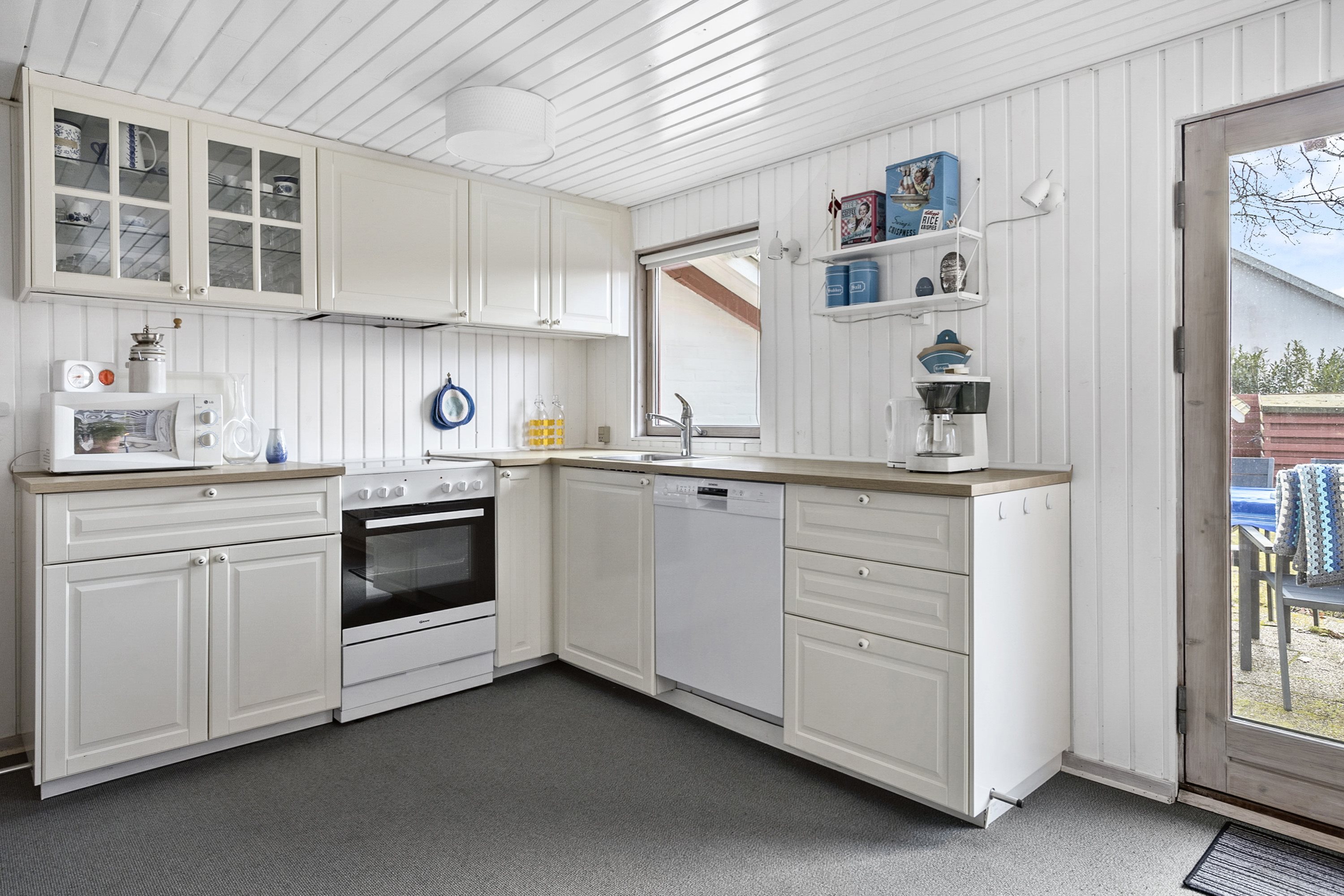 Fremhævet køkken billede i fuldskærmstilstand. Billede af Rudehusvej 8, Rude Strand, 8300 Odder