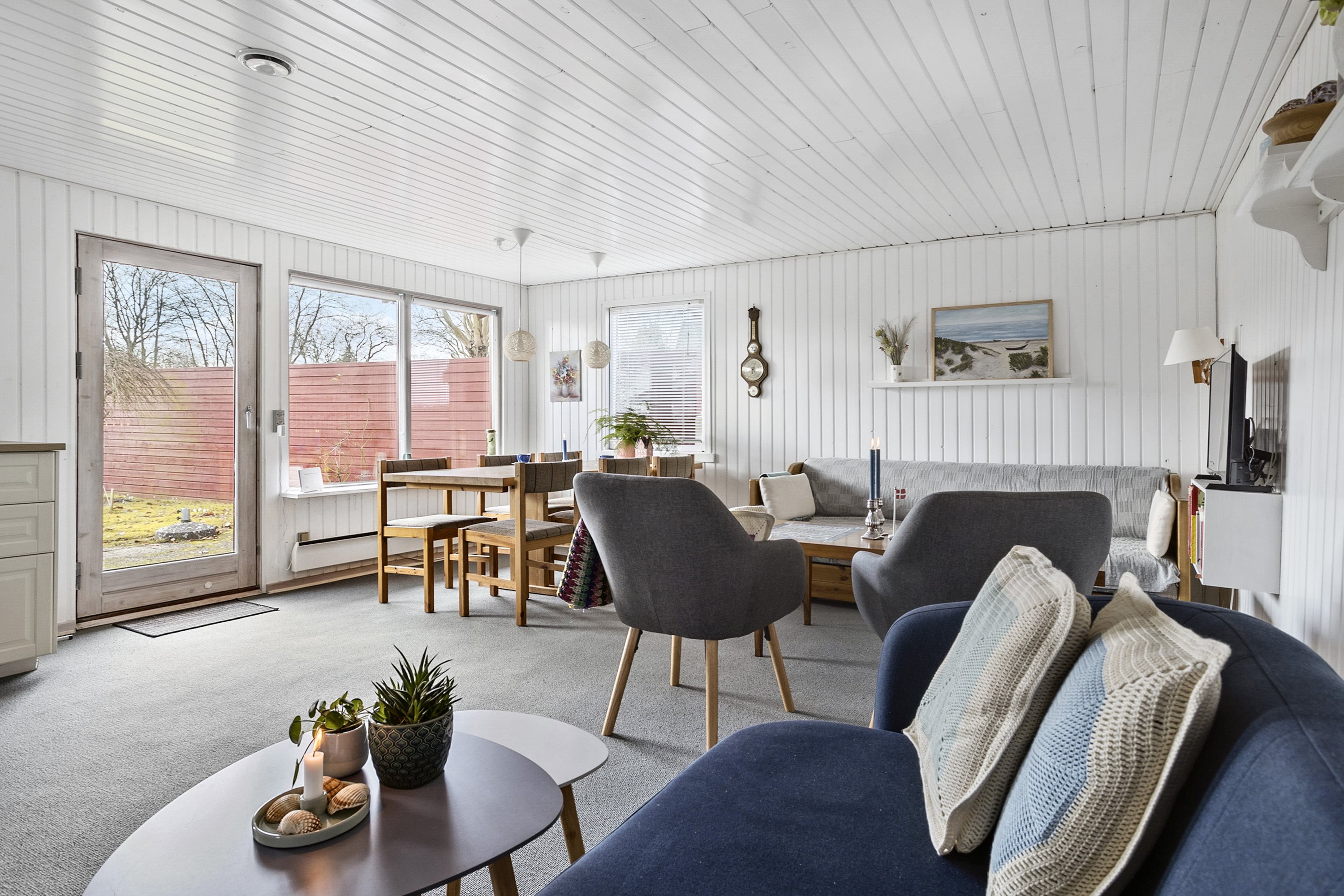 Fremhævet stue billede i fuldskærmstilstand. Billede af Rudehusvej 8, Rude Strand, 8300 Odder