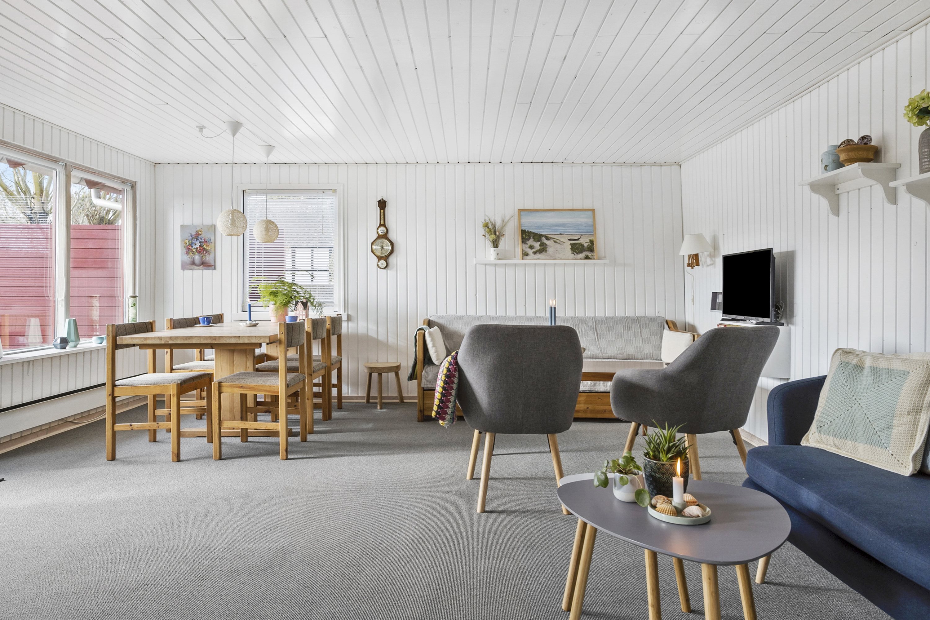 Fremhævet stue billede i fuldskærmstilstand. Billede af Rudehusvej 8, Rude Strand, 8300 Odder