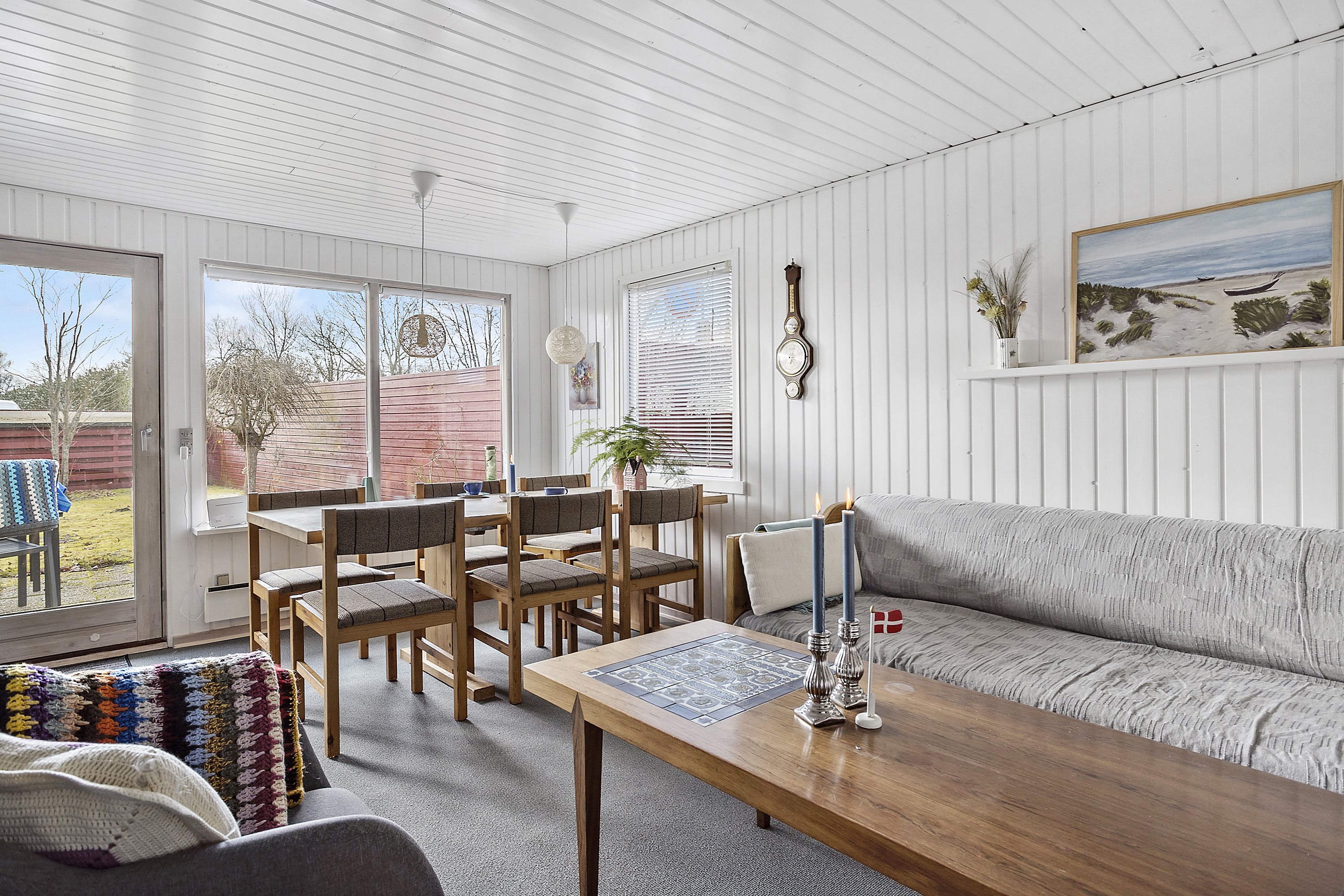 Fremhævet stue billede i fuldskærmstilstand. Billede af Rudehusvej 8, Rude Strand, 8300 Odder