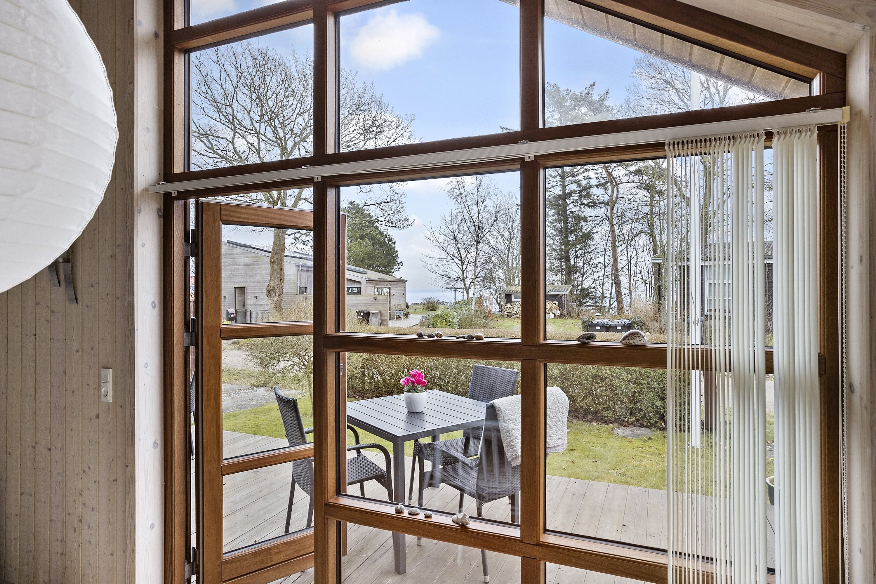 Fremhævet entré billede i fuldskærmstilstand. Billede af Rudehusvej 6, Rude Strand, 8300 Odder