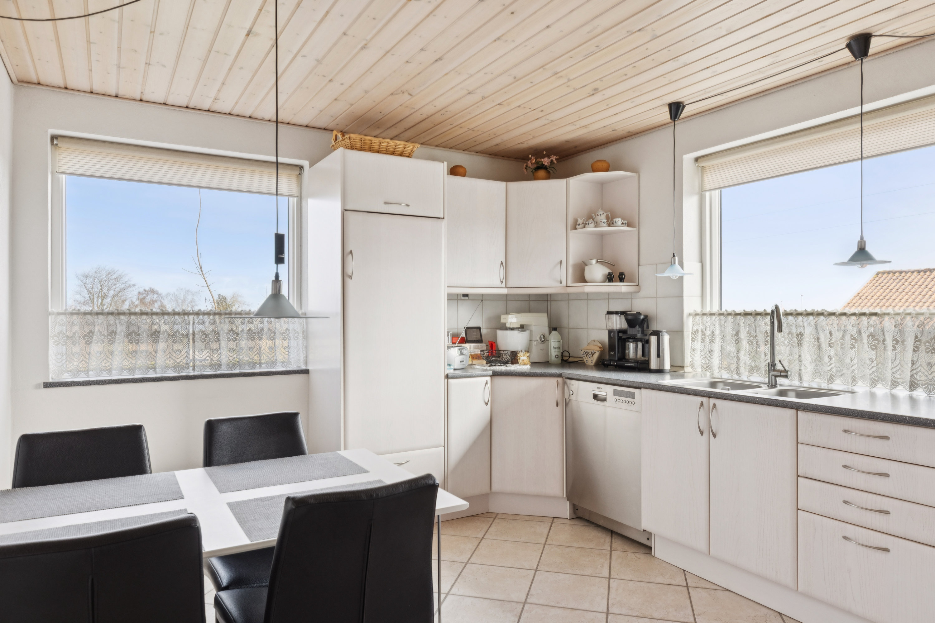 Fremhævet køkken billede i fuldskærmstilstand. Billede af Lillehave 8, Fynshav, 6440 Augustenborg