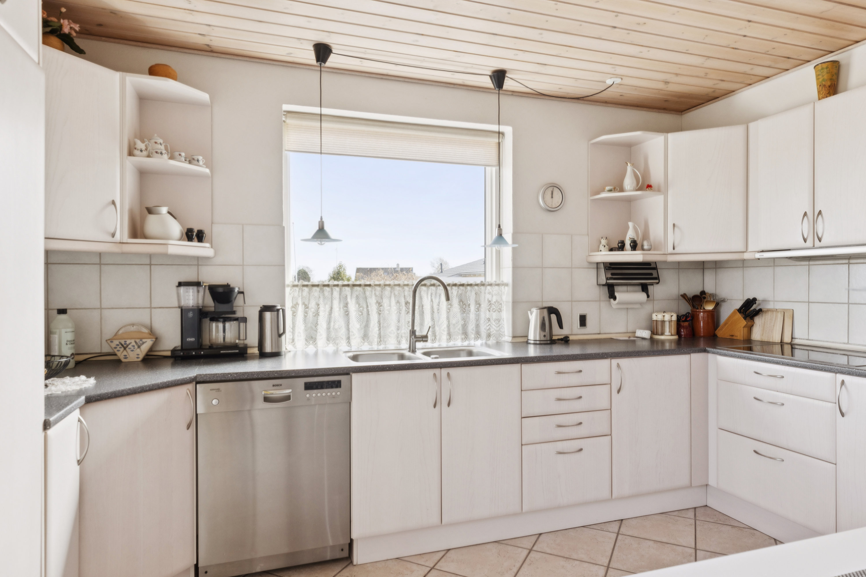 Fremhævet køkken billede i fuldskærmstilstand. Billede af Lillehave 8, Fynshav, 6440 Augustenborg