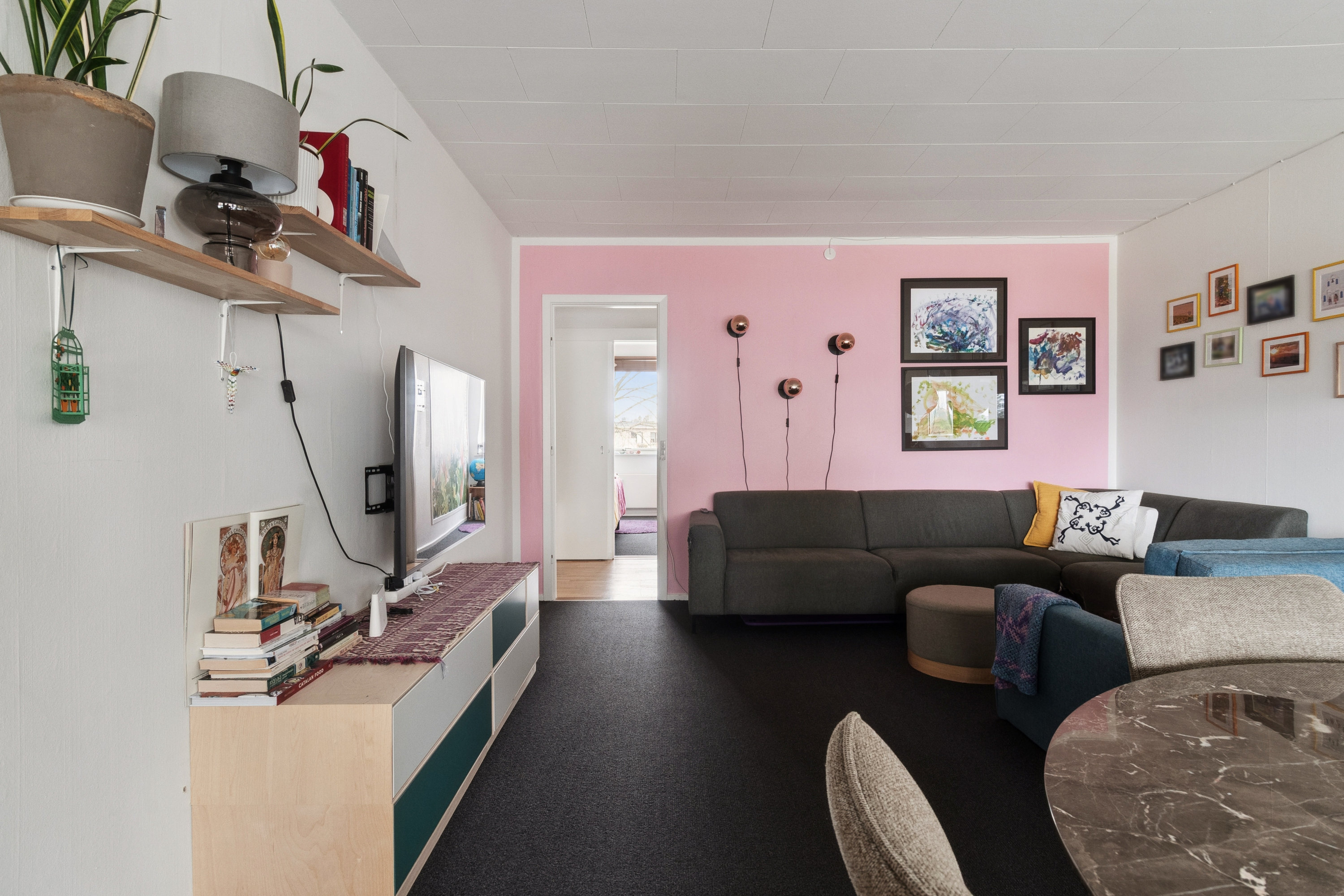 Fremhævet stue billede i fuldskærmstilstand. Billede af Bondehavevej 10G, 1. tv., 2880 Bagsværd