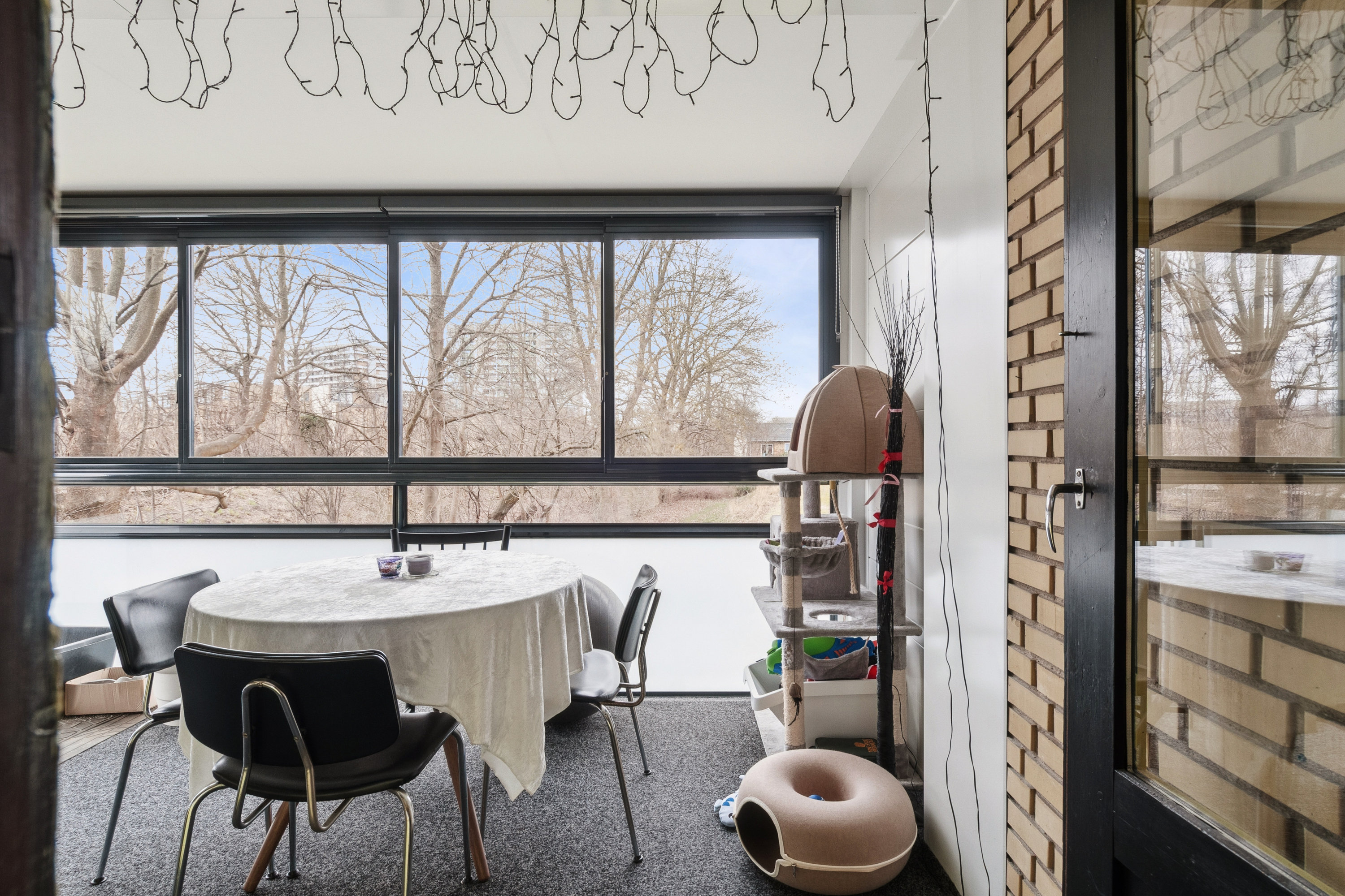 Fremhævet stue billede i fuldskærmstilstand. Billede af Bondehavevej 10G, 1. tv., 2880 Bagsværd