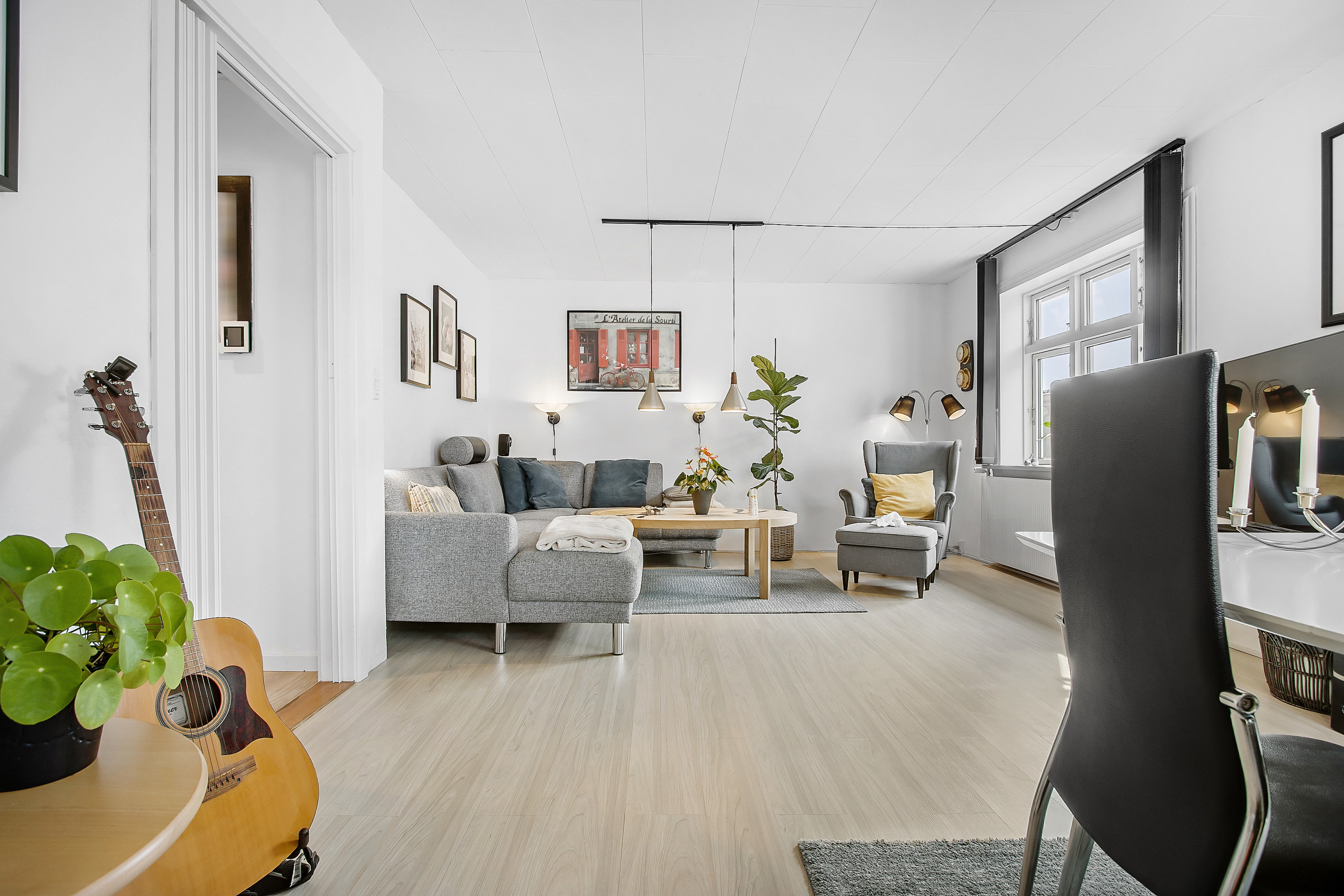 Fremhævet stue billede i fuldskærmstilstand. Billede af Rønnestvej 12, 9900 Frederikshavn