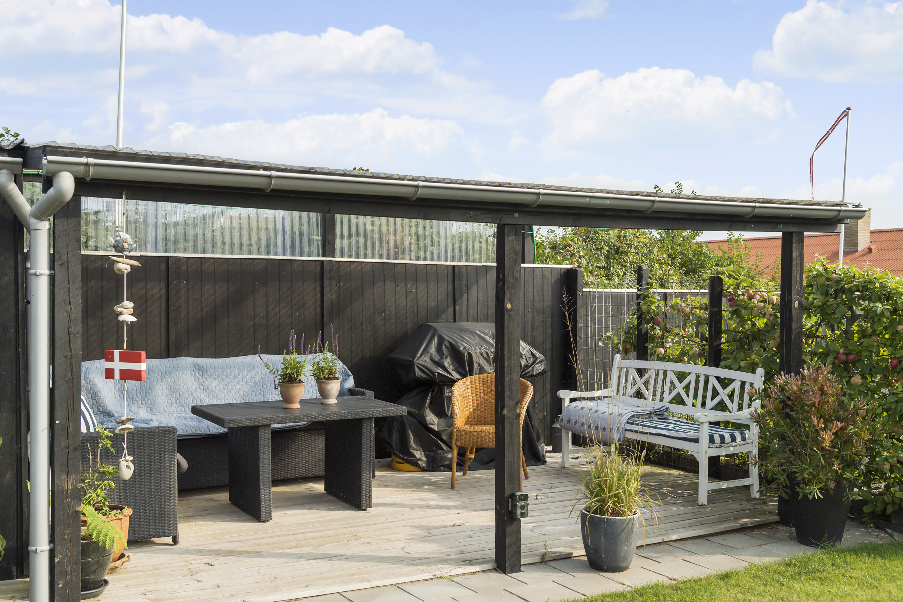 Fremhævet terrasse billede i fuldskærmstilstand. Billede af Rønnestvej 12, 9900 Frederikshavn